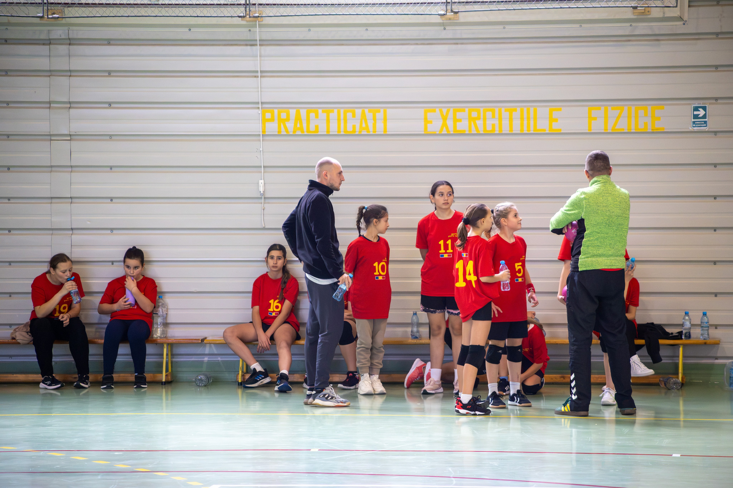 Meci handbal feminin U13 (J4) In memoriam Dantz Crisostom. Fotograf. Lucrez cu oameni, produse și spații. Portret și fotografie creativă. Bacău, România. Lidia Savinoiu