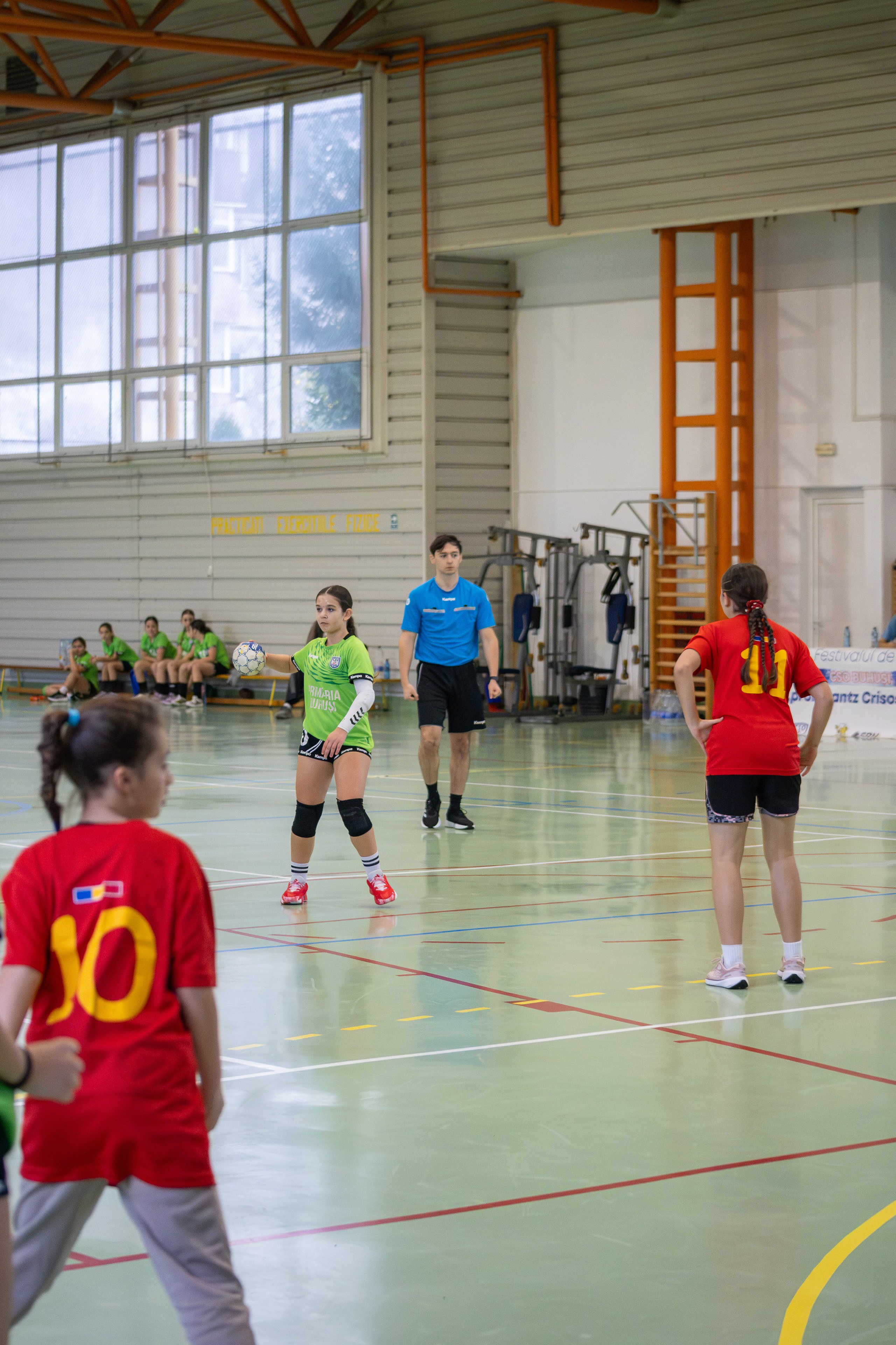 Meci handbal feminin U13 (J4) In memoriam Dantz Crisostom. Fotograf. Lucrez cu oameni, produse și spații. Portret și fotografie creativă. Bacău, România. Lidia Savinoiu