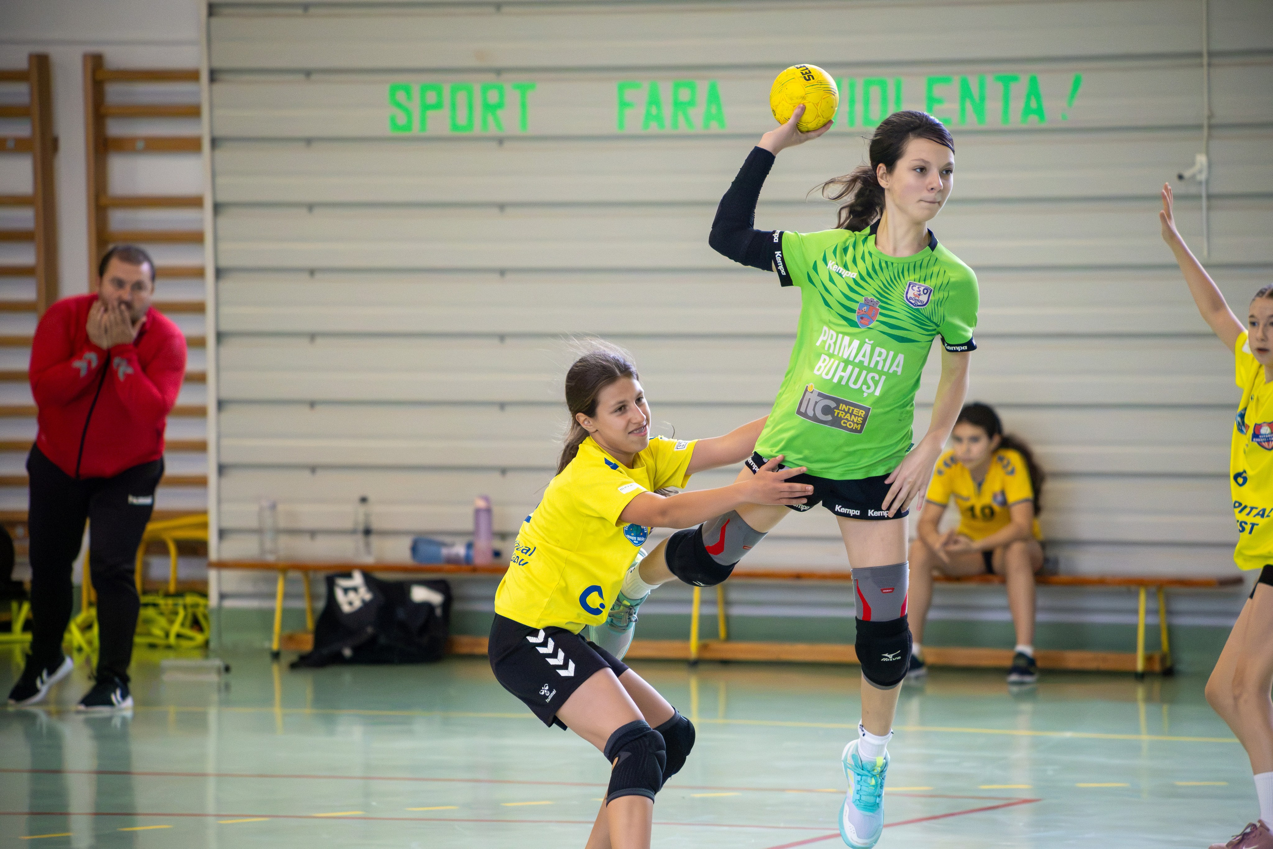 Meci handbal feminin U13 (J4) In memoriam Dantz Crisostom. Fotograf. Lucrez cu oameni, produse și spații. Portret și fotografie creativă. Bacău, România. Lidia Savinoiu