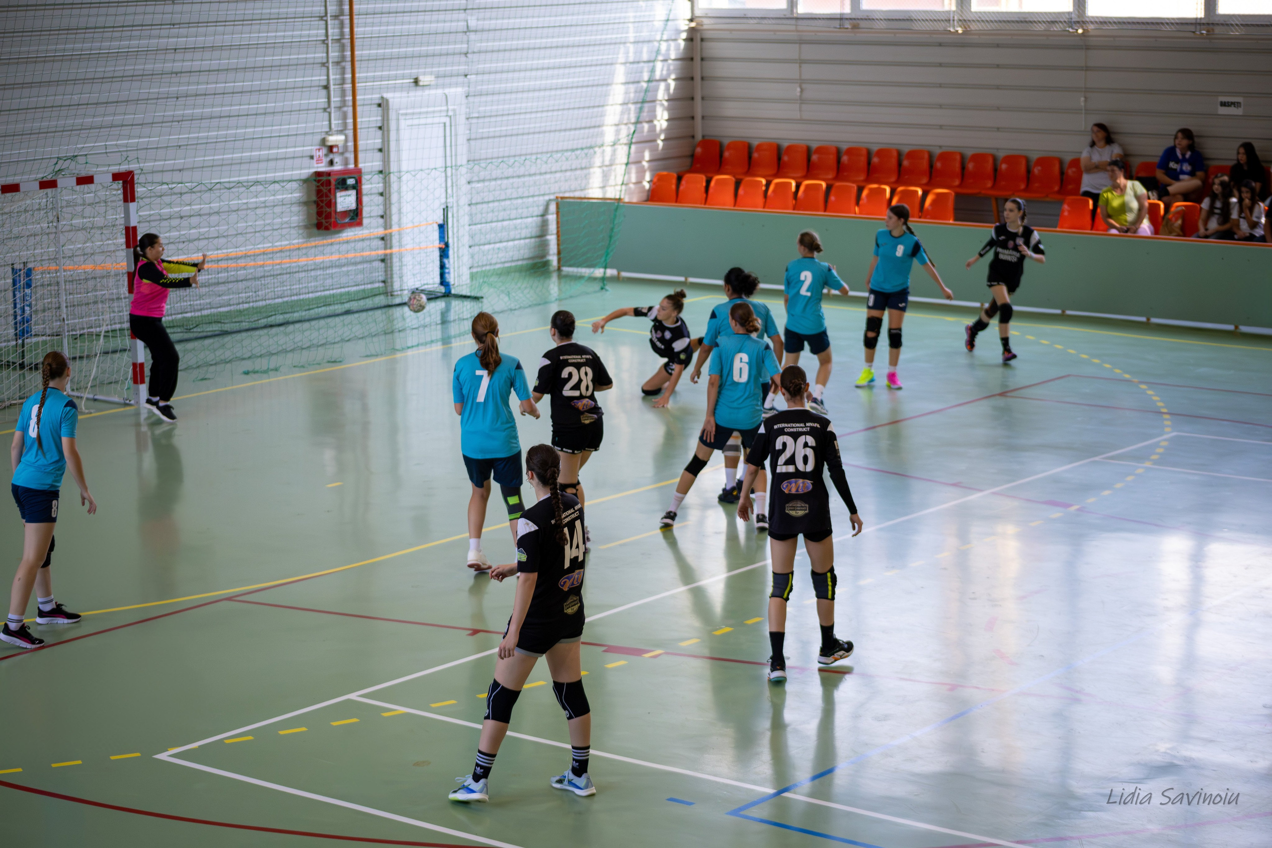 Handbal feminin J2/U17. Fotograf. Lucrez cu oameni, produse și spații. Portret și fotografie creativă. Bacău, România. Lidia Savinoiu