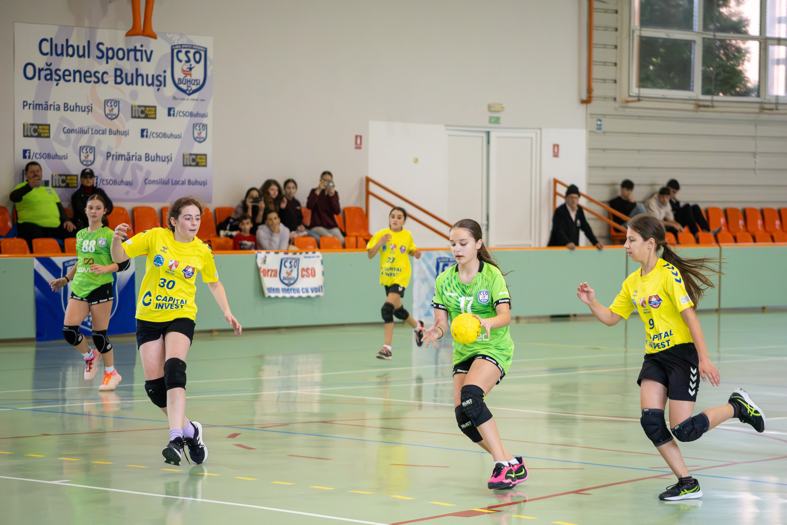 Meci handbal feminin U13 (J4) In memoriam Dantz Crisostom. Fotograf. Lucrez cu oameni, produse și spații. Portret și fotografie creativă. Bacău, România. Lidia Savinoiu