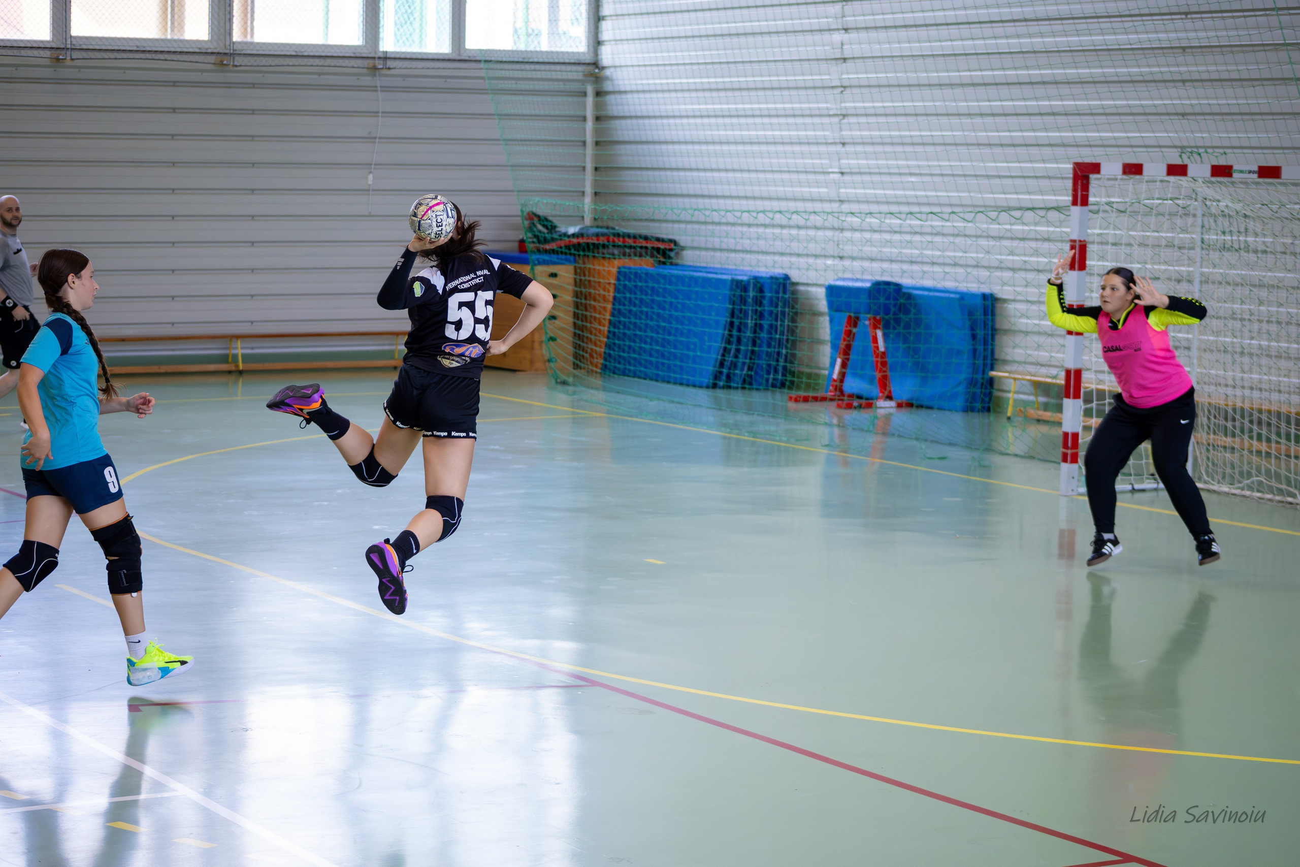 Handbal feminin J2/U17. Fotograf. Lucrez cu oameni, produse și spații. Portret și fotografie creativă. Bacău, România. Lidia Savinoiu