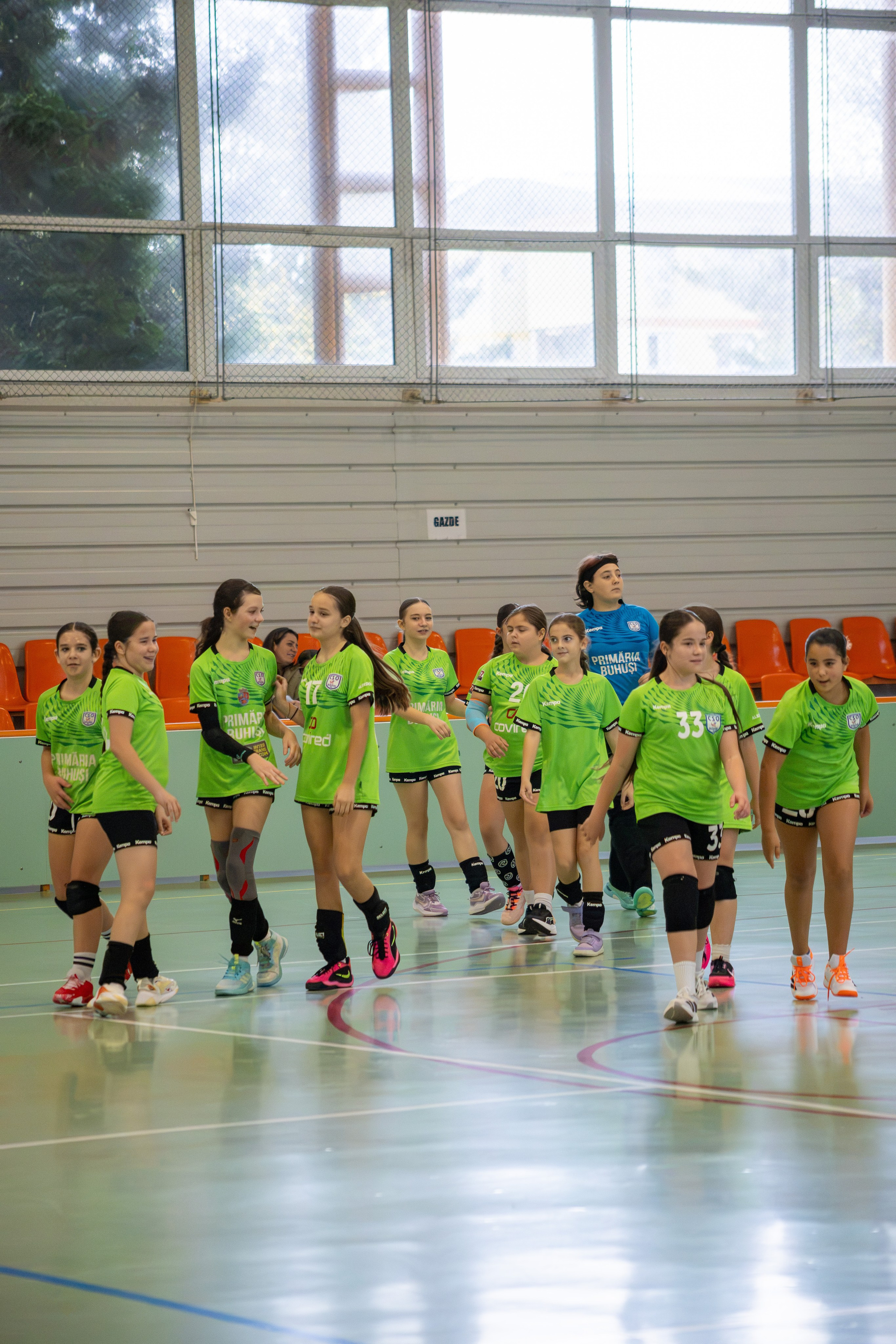 Meci handbal feminin U13 (J4) In memoriam Dantz Crisostom. Fotograf. Lucrez cu oameni, produse și spații. Portret și fotografie creativă. Bacău, România. Lidia Savinoiu