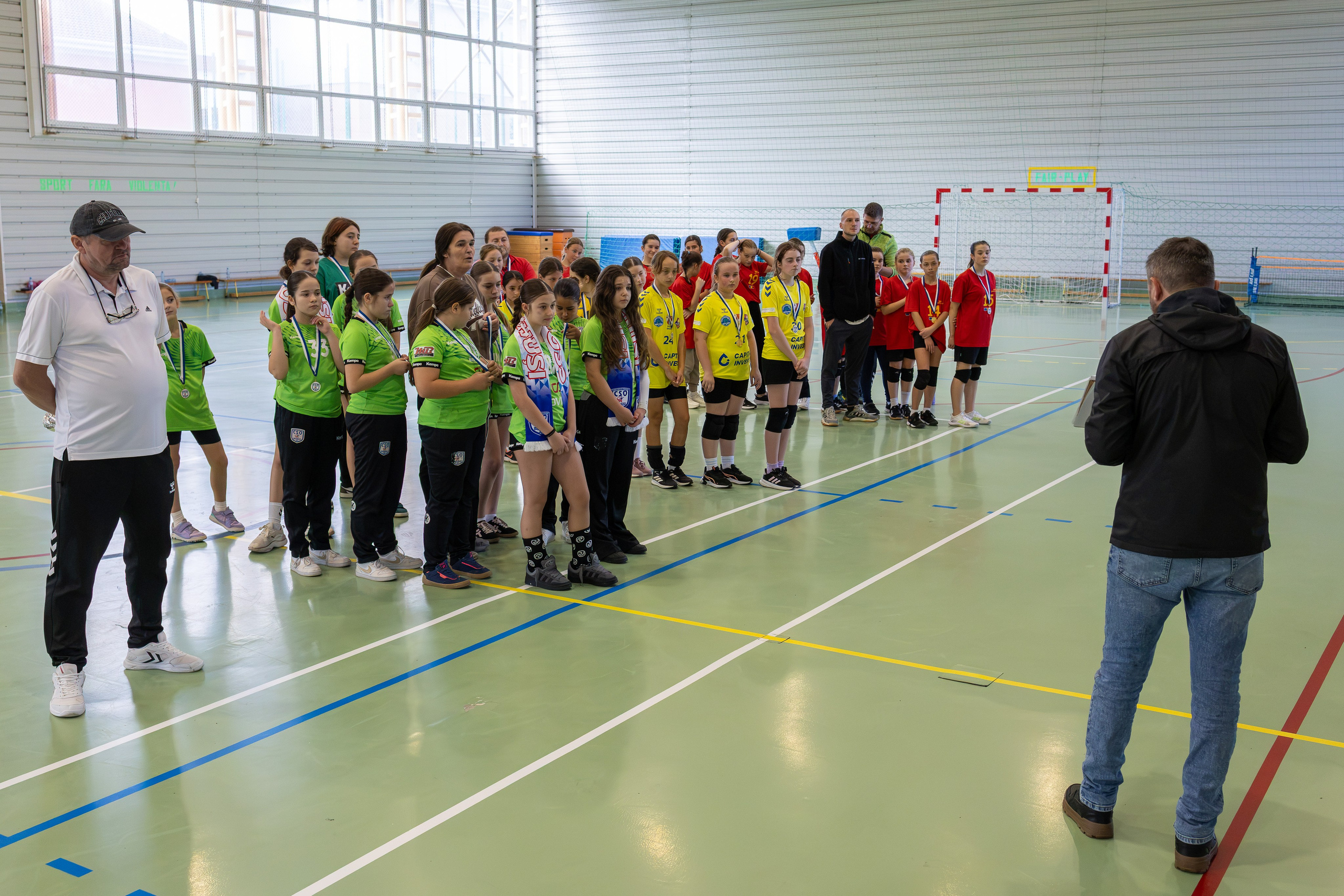 Meci handbal feminin U13 (J4) In memoriam Dantz Crisostom. Fotograf. Lucrez cu oameni, produse și spații. Portret și fotografie creativă. Bacău, România. Lidia Savinoiu