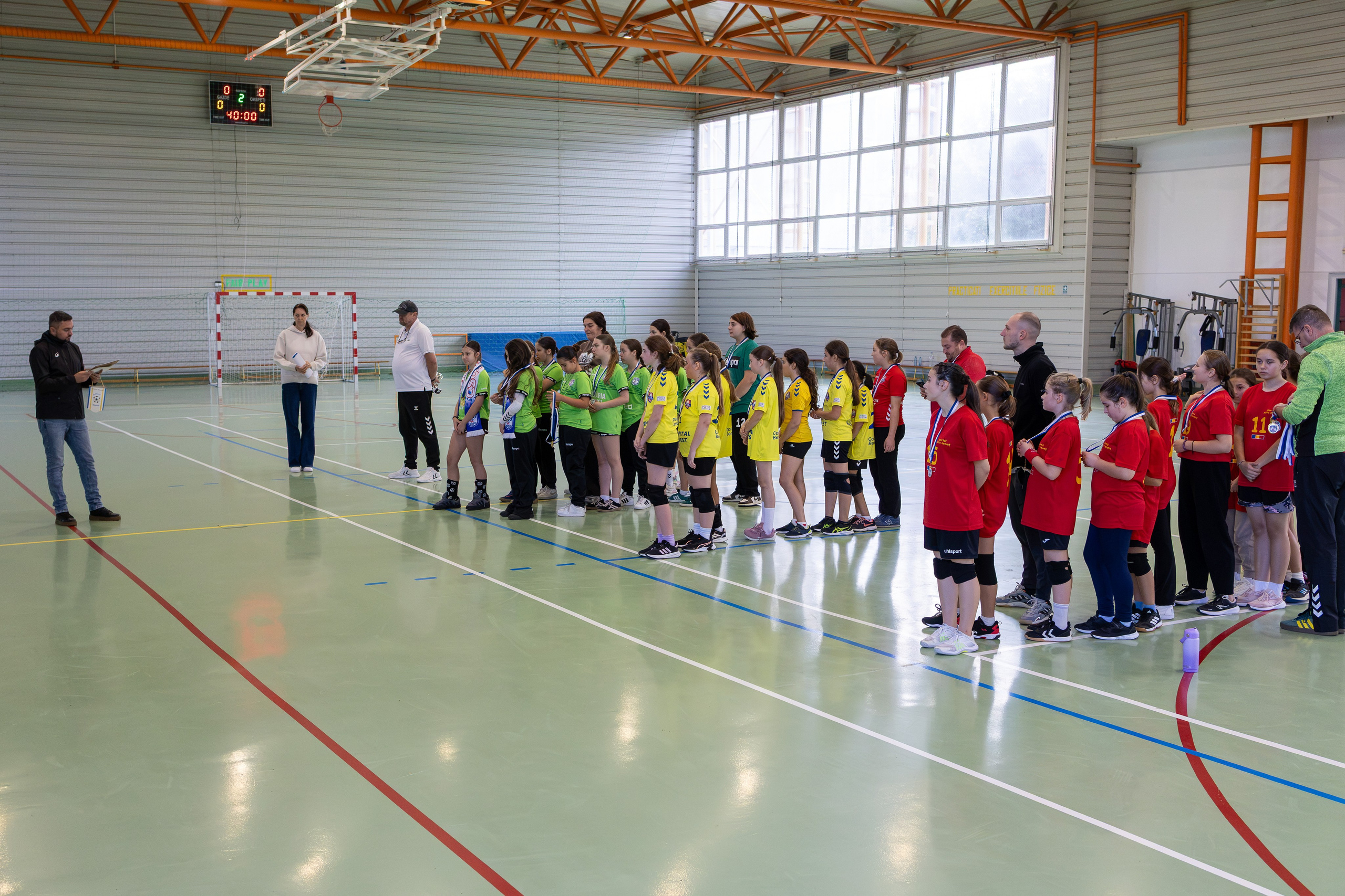 Meci handbal feminin U13 (J4) In memoriam Dantz Crisostom. Fotograf. Lucrez cu oameni, produse și spații. Portret și fotografie creativă. Bacău, România. Lidia Savinoiu