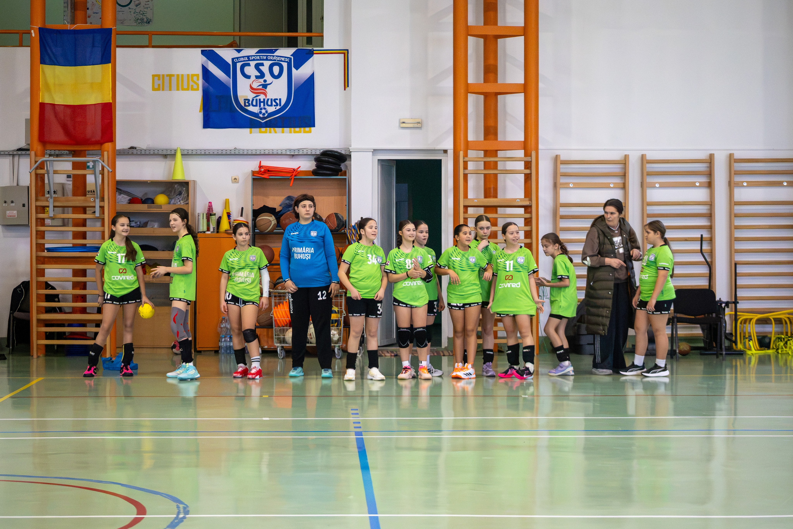 Meci handbal feminin U13 (J4) In memoriam Dantz Crisostom. Fotograf. Lucrez cu oameni, produse și spații. Portret și fotografie creativă. Bacău, România. Lidia Savinoiu