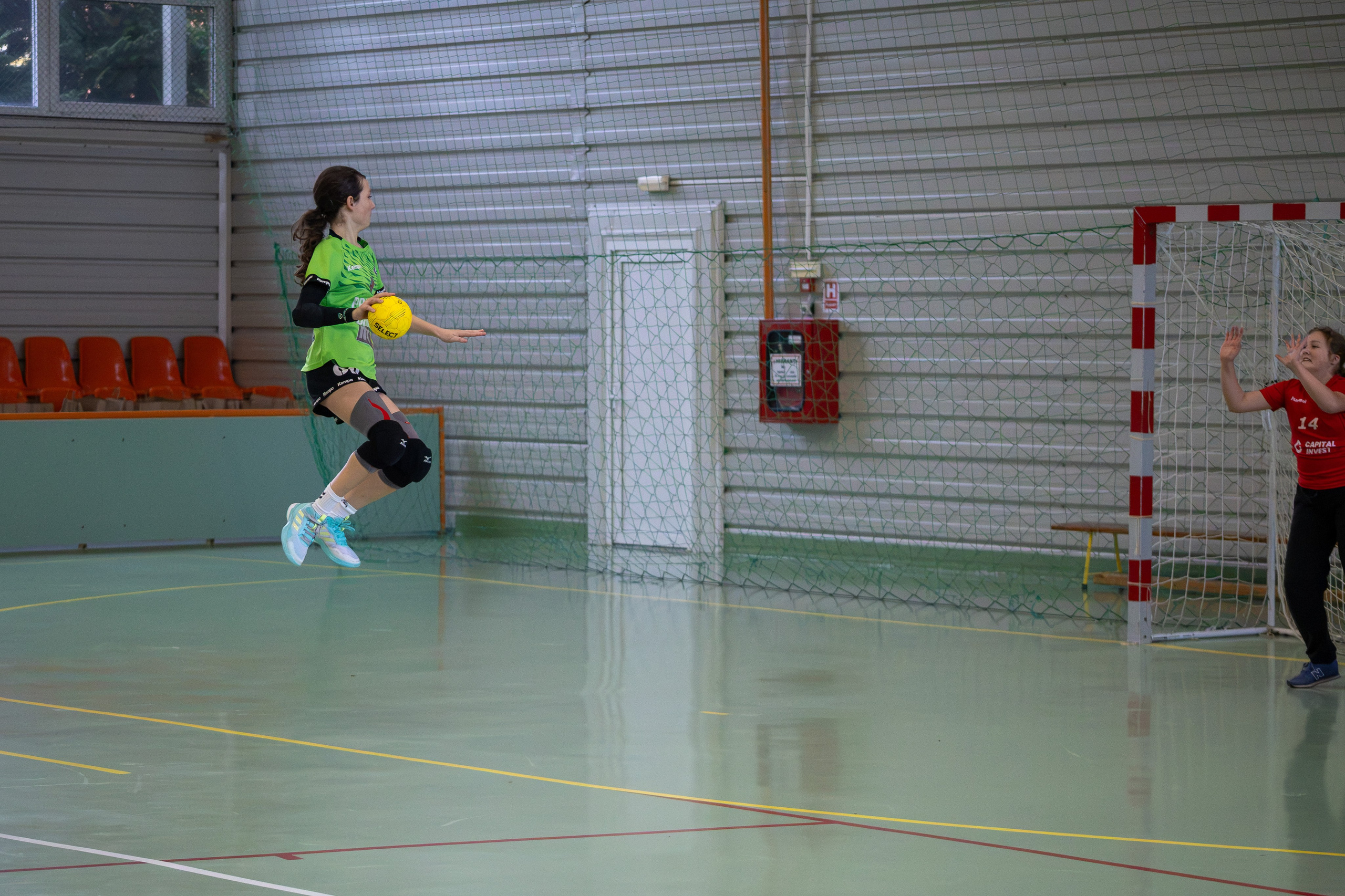 Meci handbal feminin U13 (J4) In memoriam Dantz Crisostom. Fotograf. Lucrez cu oameni, produse și spații. Portret și fotografie creativă. Bacău, România. Lidia Savinoiu