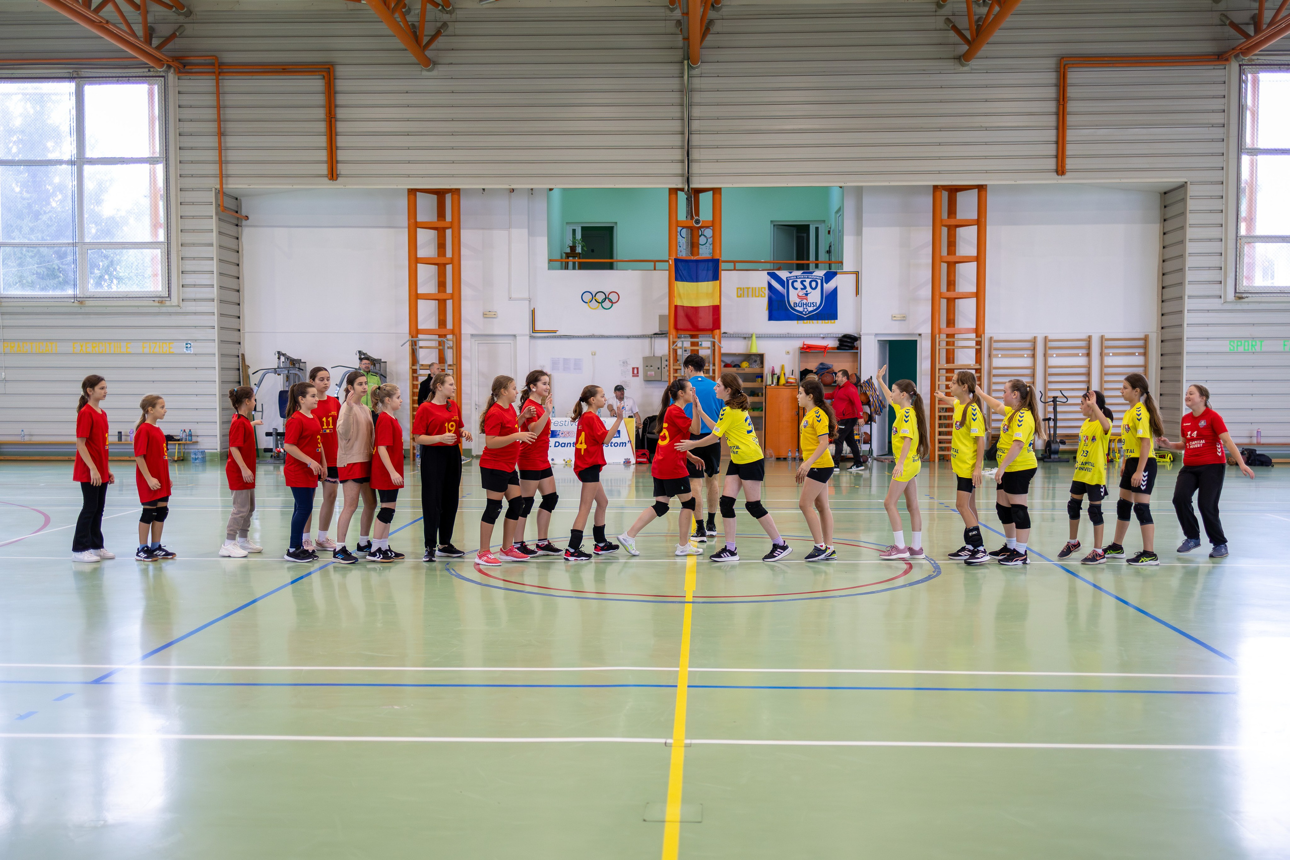 Meci handbal feminin U13 (J4) In memoriam Dantz Crisostom. Fotograf. Lucrez cu oameni, produse și spații. Portret și fotografie creativă. Bacău, România. Lidia Savinoiu