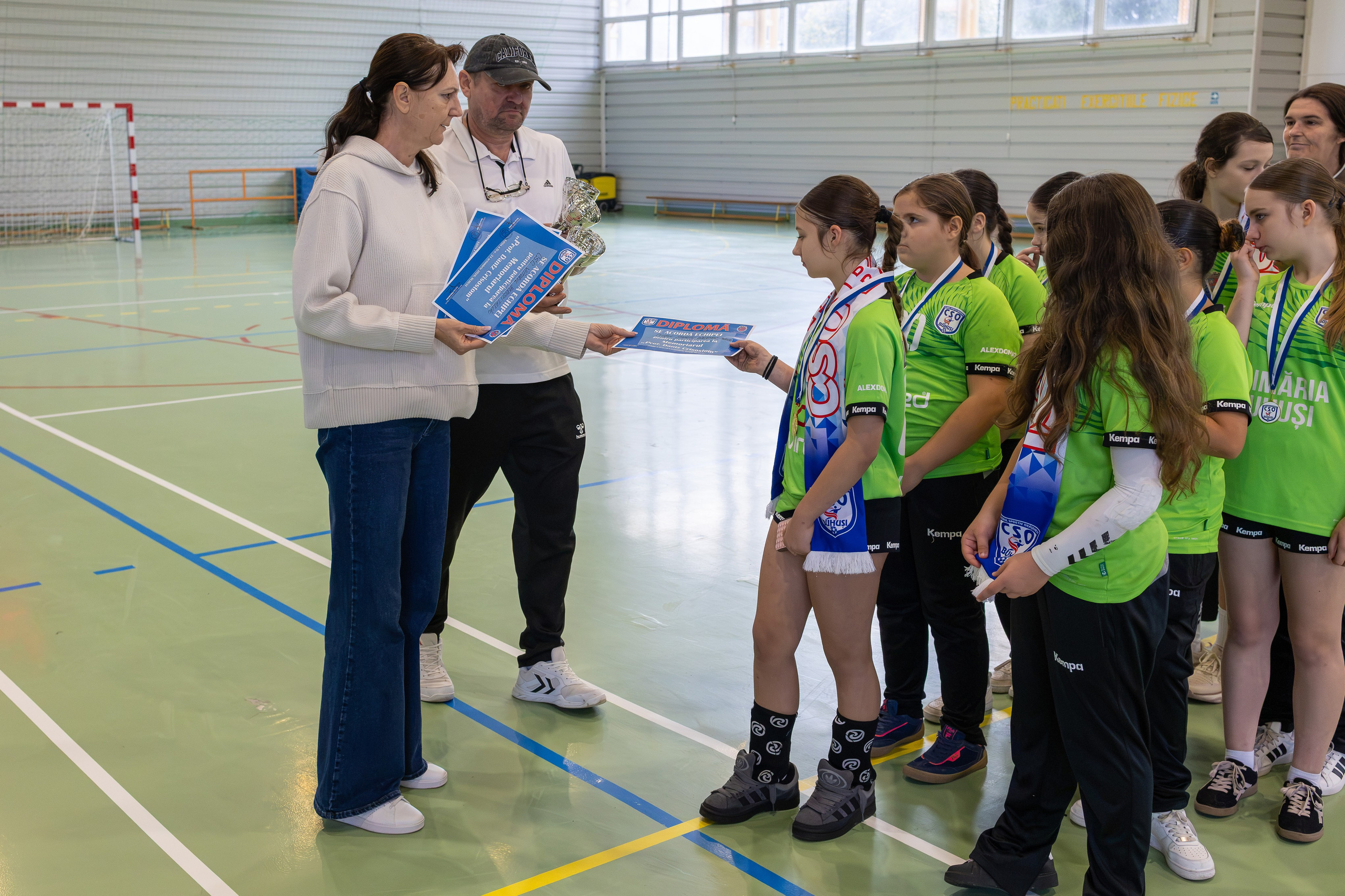 Meci handbal feminin U13 (J4) In memoriam Dantz Crisostom. Fotograf. Lucrez cu oameni, produse și spații. Portret și fotografie creativă. Bacău, România. Lidia Savinoiu