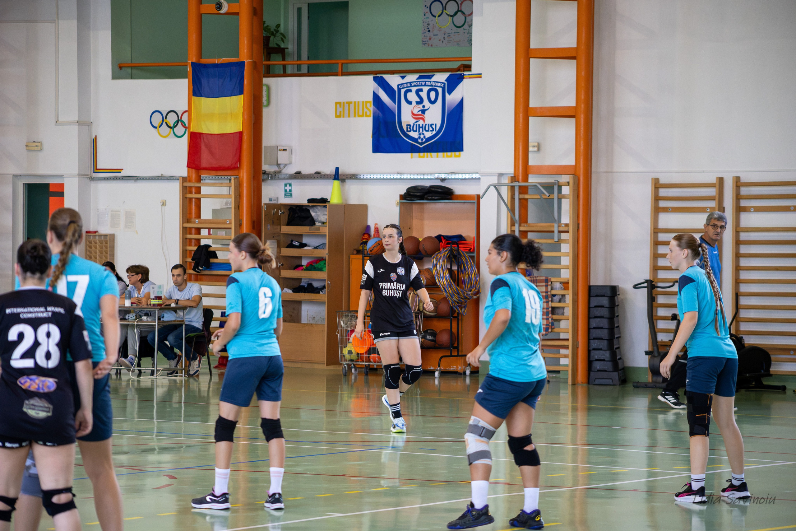 Handbal feminin J2/U17. Fotograf. Lucrez cu oameni, produse și spații. Portret și fotografie creativă. Bacău, România. Lidia Savinoiu