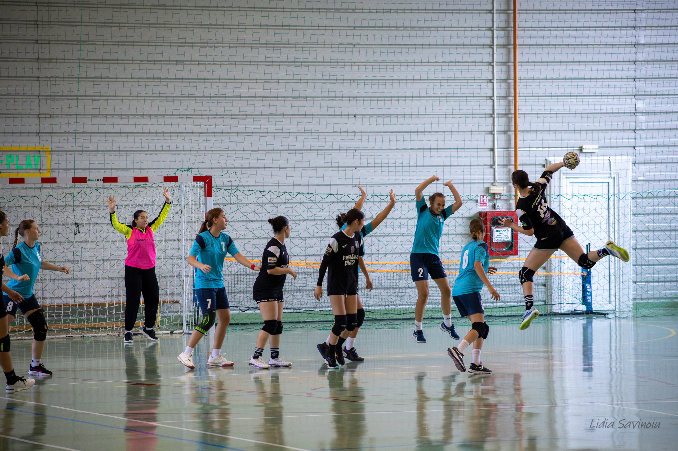 Handbal feminin J2/U17. Fotograf. Lucrez cu oameni, produse și spații. Portret și fotografie creativă. Bacău, România. Lidia Savinoiu