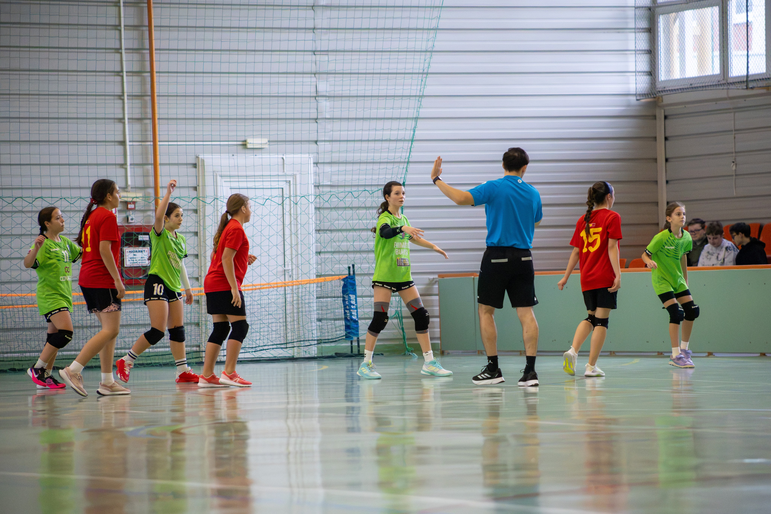 Meci handbal feminin U13 (J4) In memoriam Dantz Crisostom. Fotograf. Lucrez cu oameni, produse și spații. Portret și fotografie creativă. Bacău, România. Lidia Savinoiu