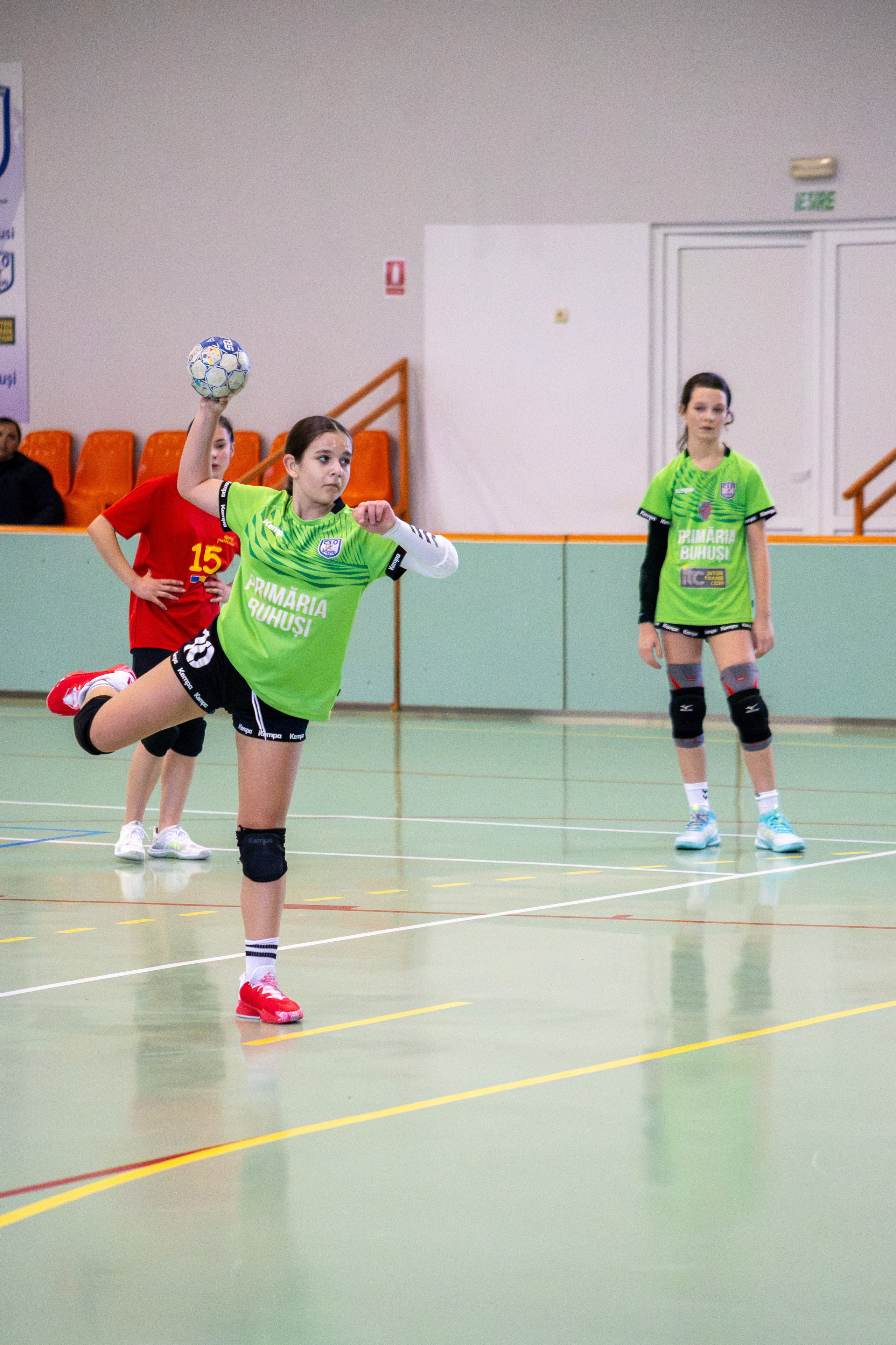 Meci handbal feminin U13 (J4) In memoriam Dantz Crisostom. Fotograf. Lucrez cu oameni, produse și spații. Portret și fotografie creativă. Bacău, România. Lidia Savinoiu