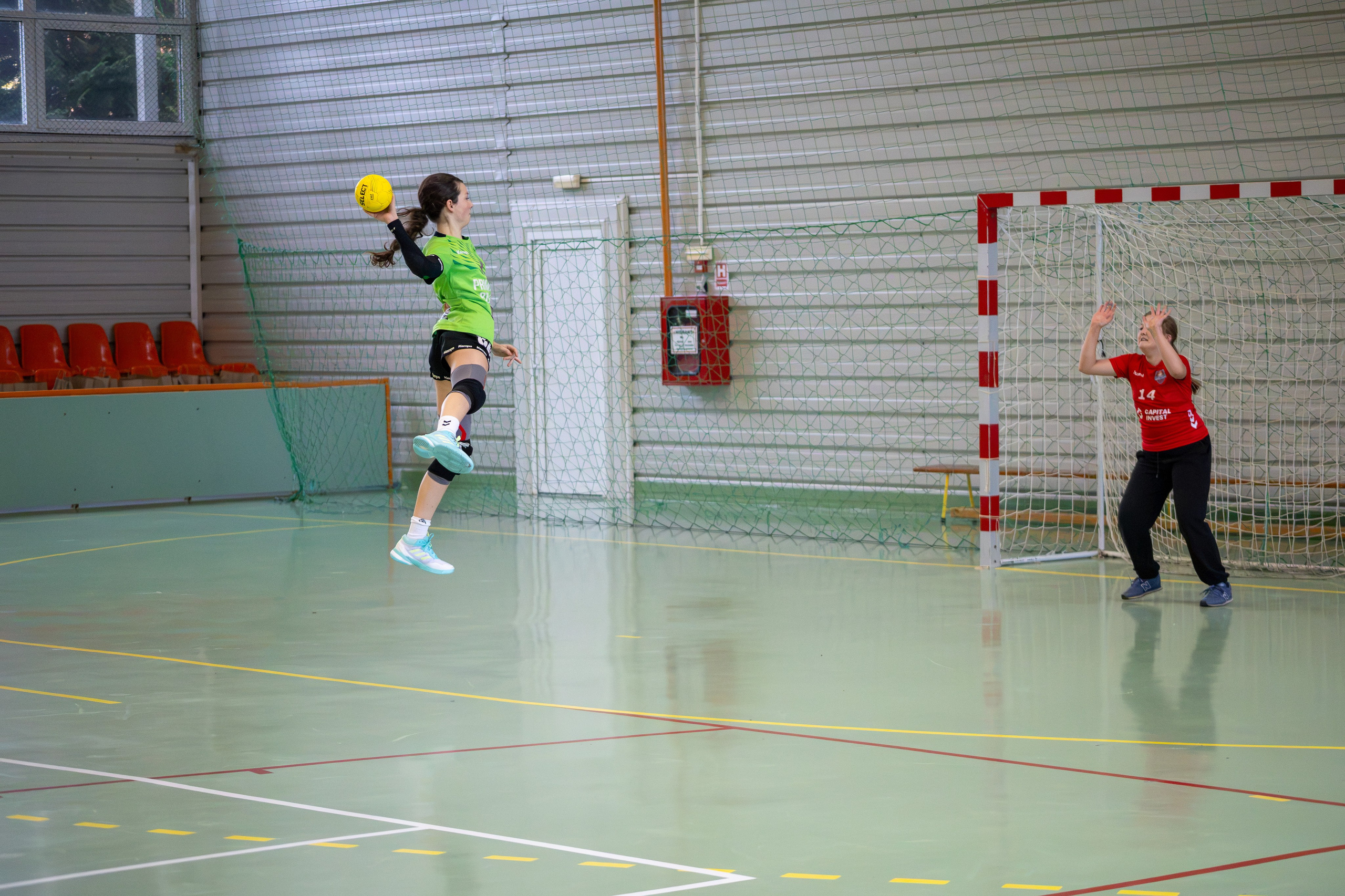 Meci handbal feminin U13 (J4) In memoriam Dantz Crisostom. Fotograf. Lucrez cu oameni, produse și spații. Portret și fotografie creativă. Bacău, România. Lidia Savinoiu