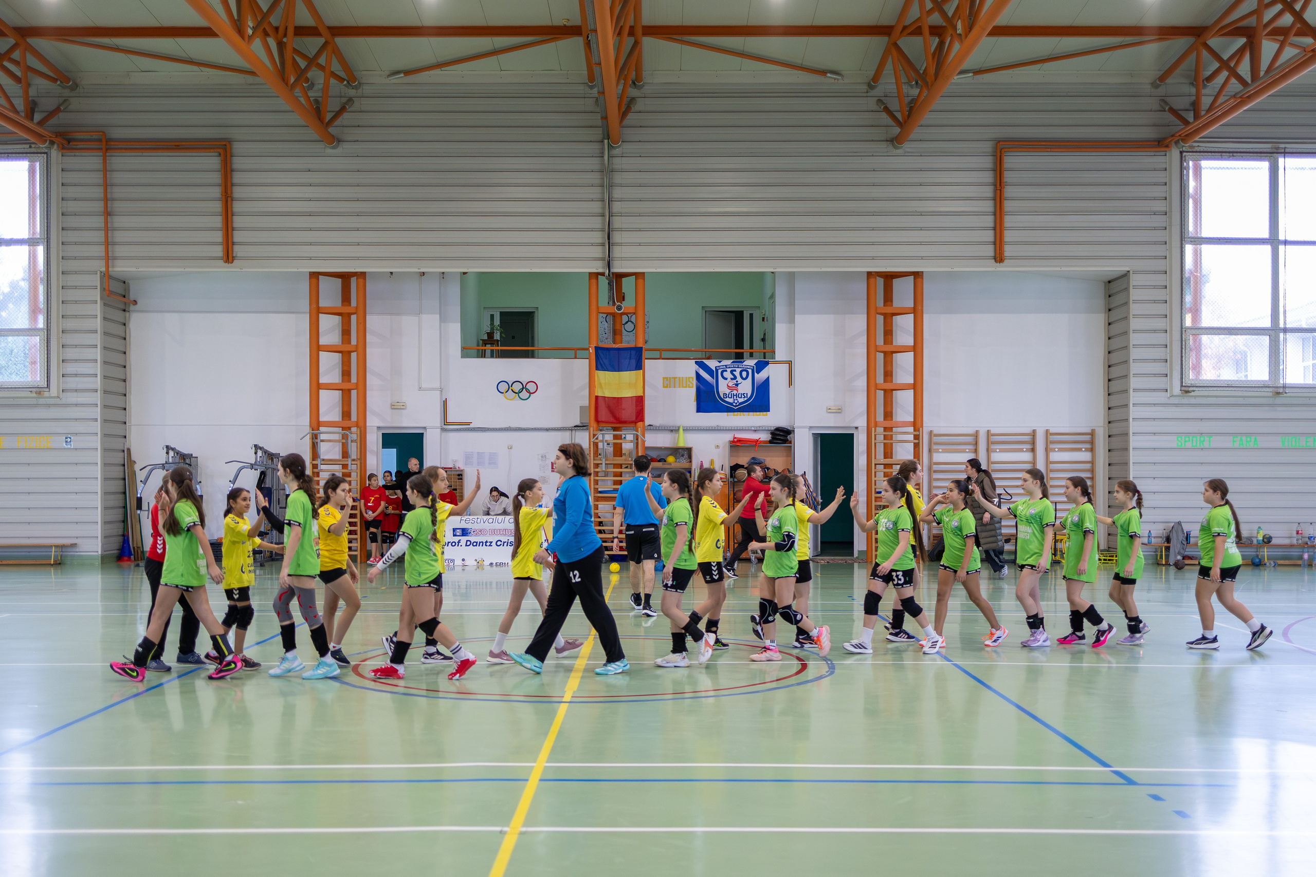Meci handbal feminin U13 (J4) In memoriam Dantz Crisostom. Fotograf. Lucrez cu oameni, produse și spații. Portret și fotografie creativă. Bacău, România. Lidia Savinoiu