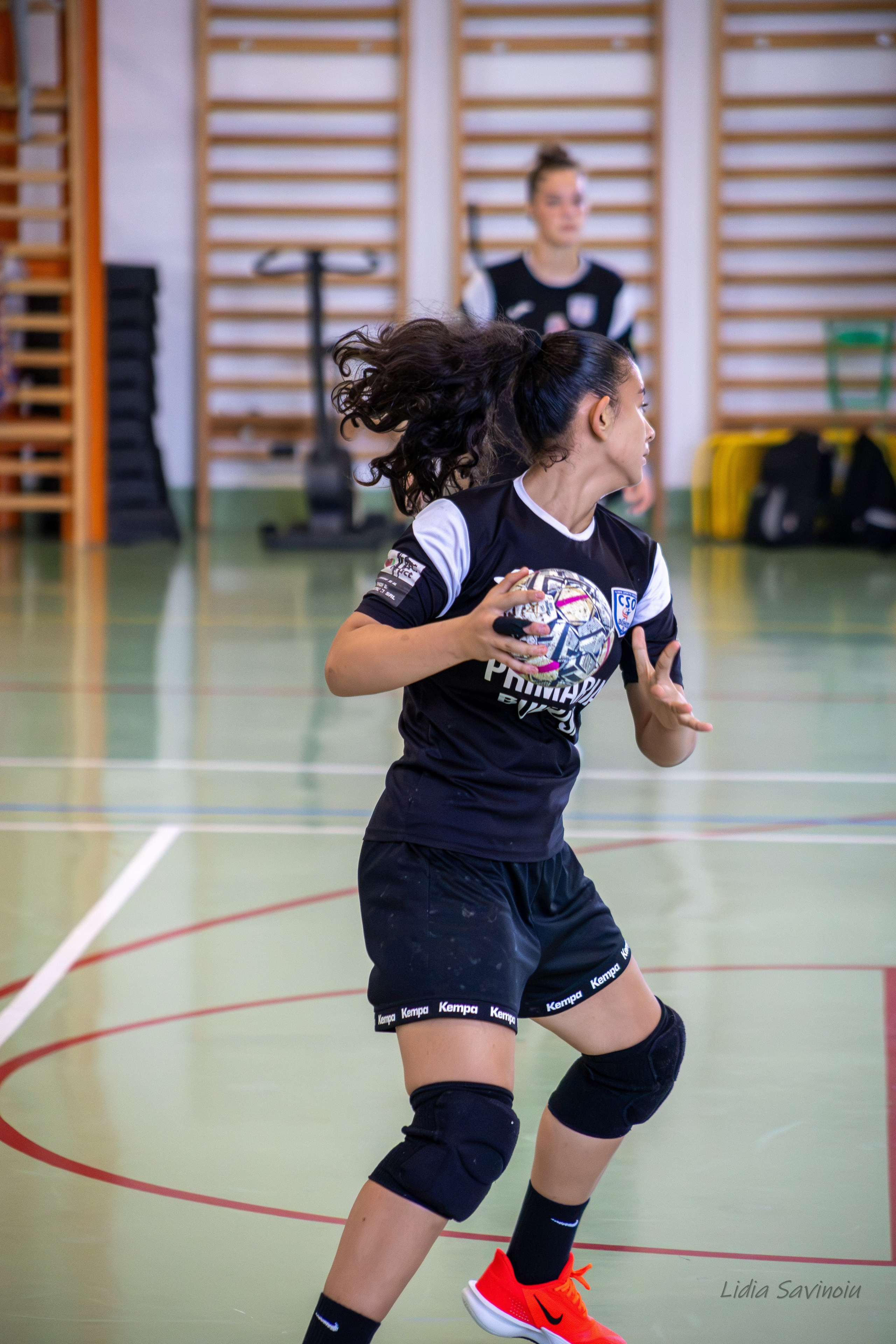 Handbal feminin J2/U17. Fotograf. Lucrez cu oameni, produse și spații. Portret și fotografie creativă. Bacău, România. Lidia Savinoiu