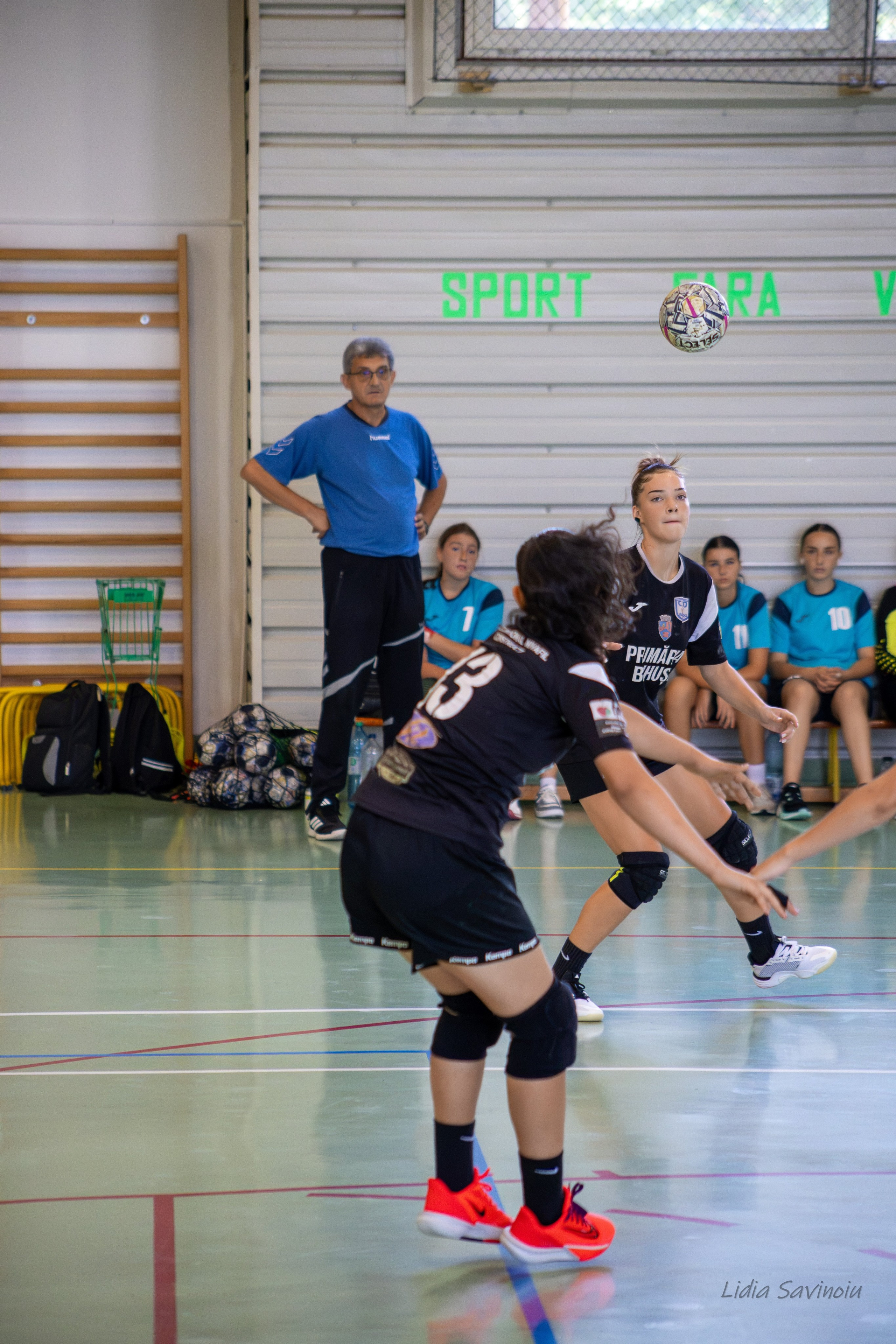 Handbal feminin J2/U17. Fotograf. Lucrez cu oameni, produse și spații. Portret și fotografie creativă. Bacău, România. Lidia Savinoiu