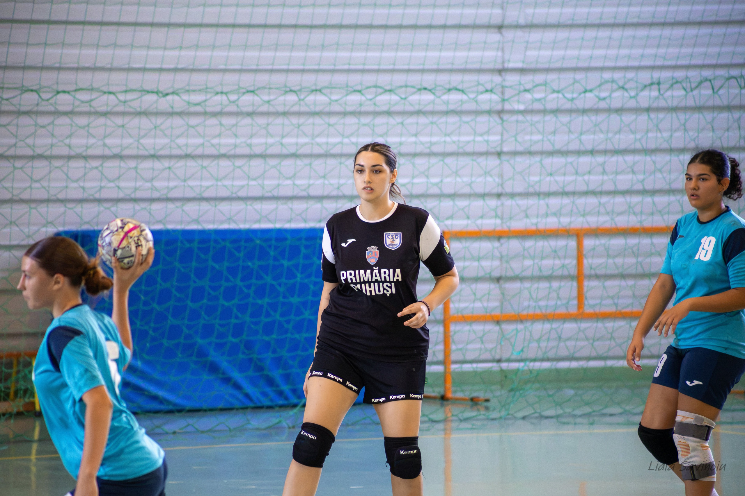 Handbal feminin J2/U17. Fotograf. Lucrez cu oameni, produse și spații. Portret și fotografie creativă. Bacău, România. Lidia Savinoiu