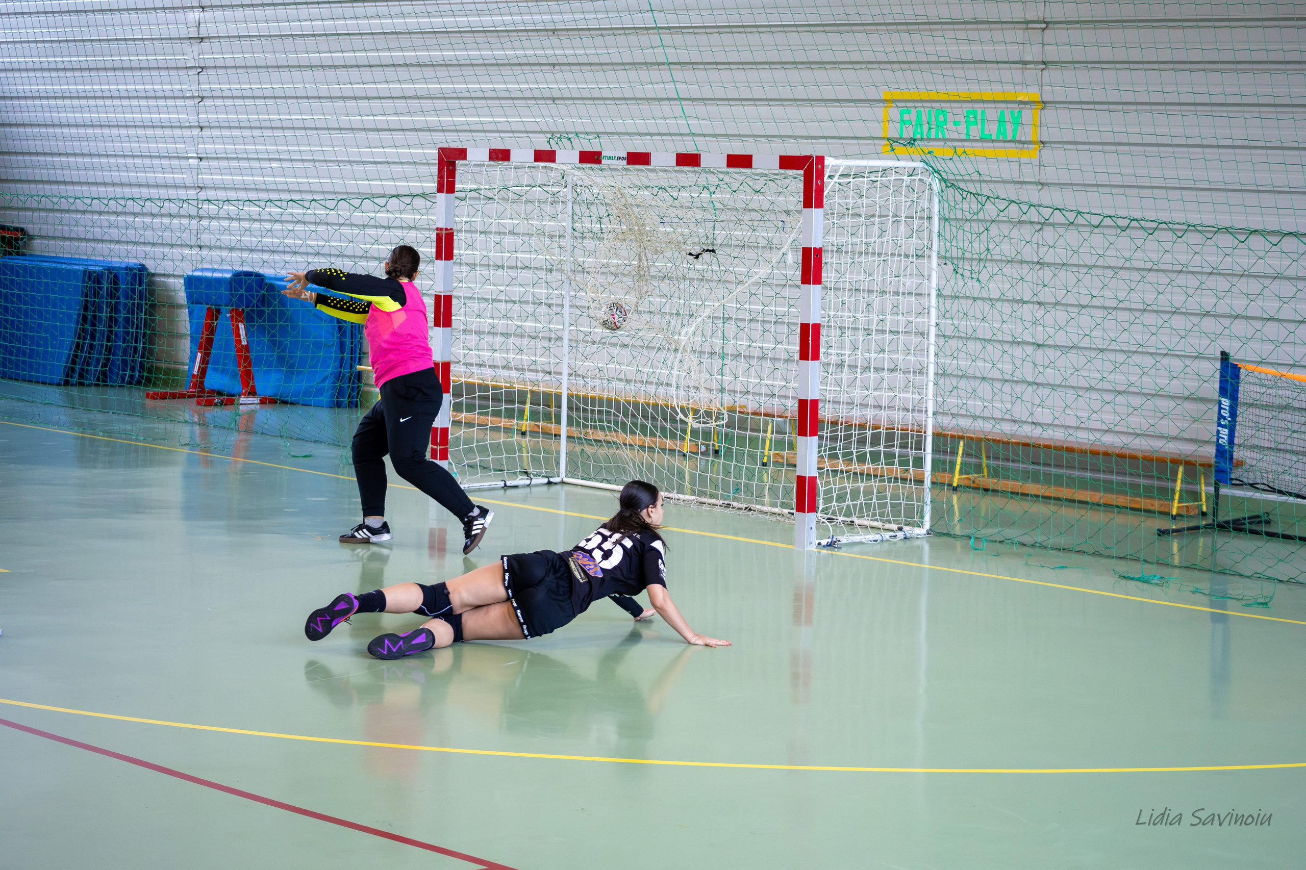 Handbal feminin J2/U17. Fotograf. Lucrez cu oameni, produse și spații. Portret și fotografie creativă. Bacău, România. Lidia Savinoiu