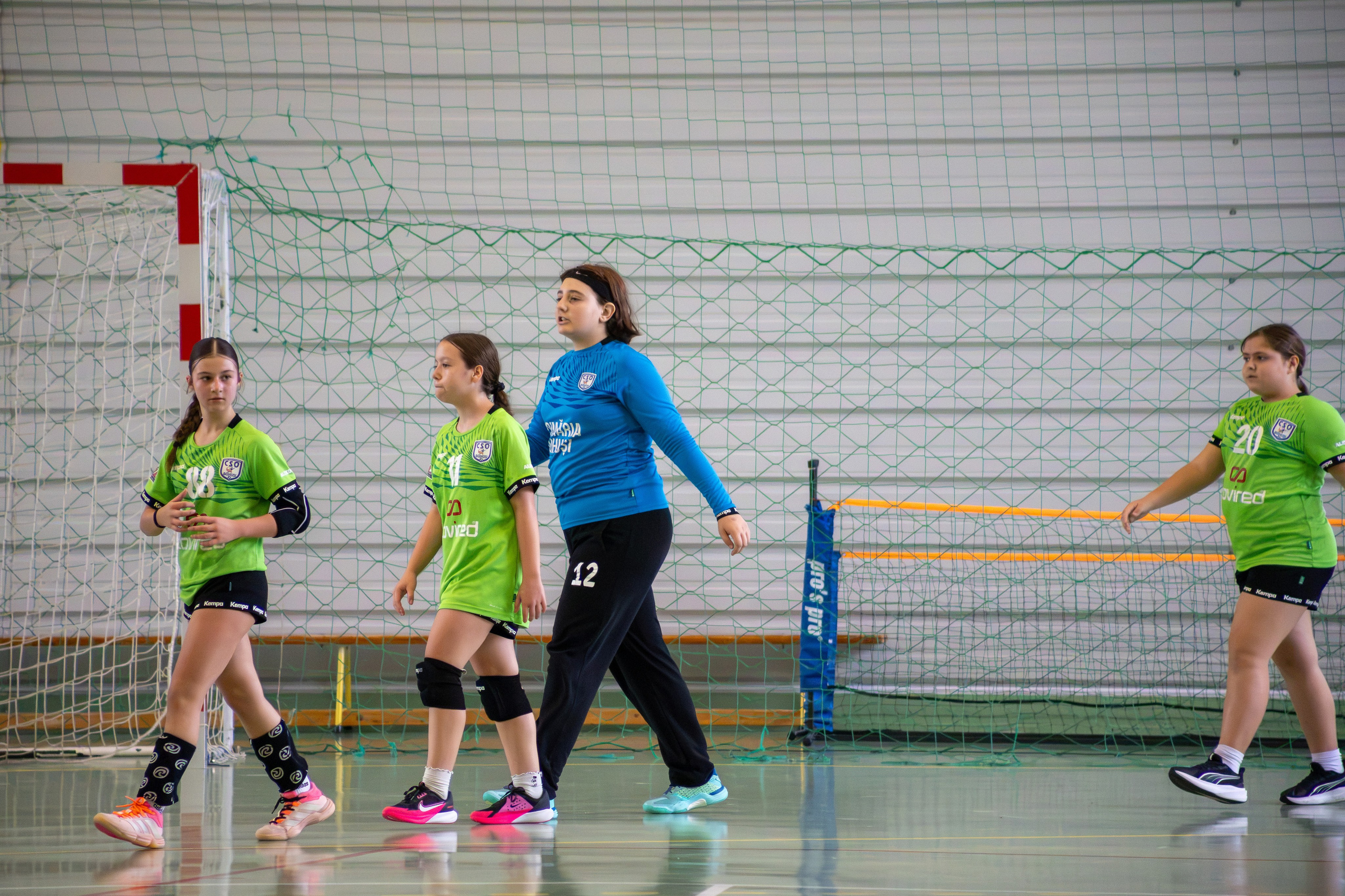 Meci handbal feminin U13 (J4) In memoriam Dantz Crisostom. Fotograf. Lucrez cu oameni, produse și spații. Portret și fotografie creativă. Bacău, România. Lidia Savinoiu
