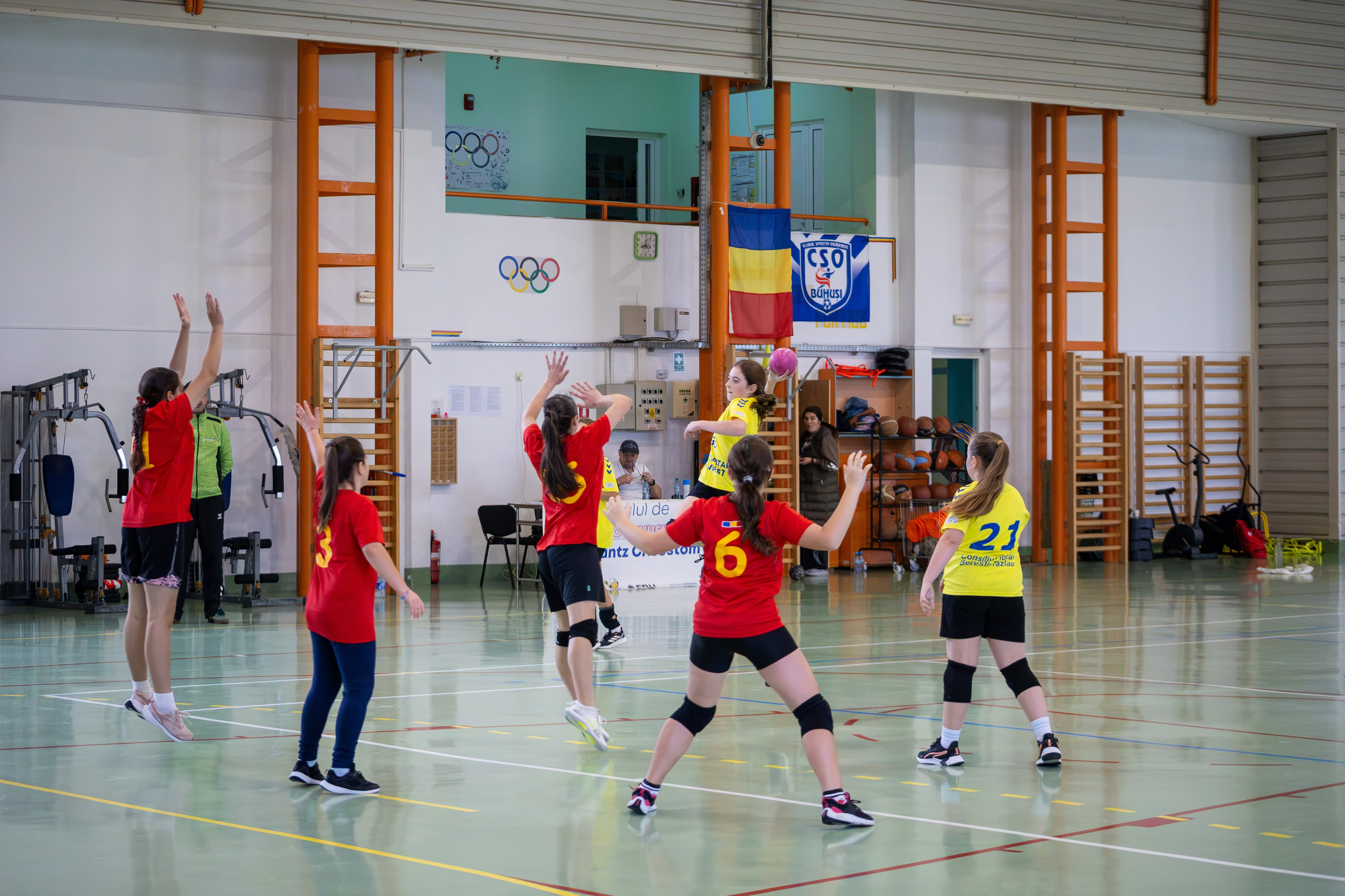 Meci handbal feminin U13 (J4) In memoriam Dantz Crisostom. Fotograf. Lucrez cu oameni, produse și spații. Portret și fotografie creativă. Bacău, România. Lidia Savinoiu