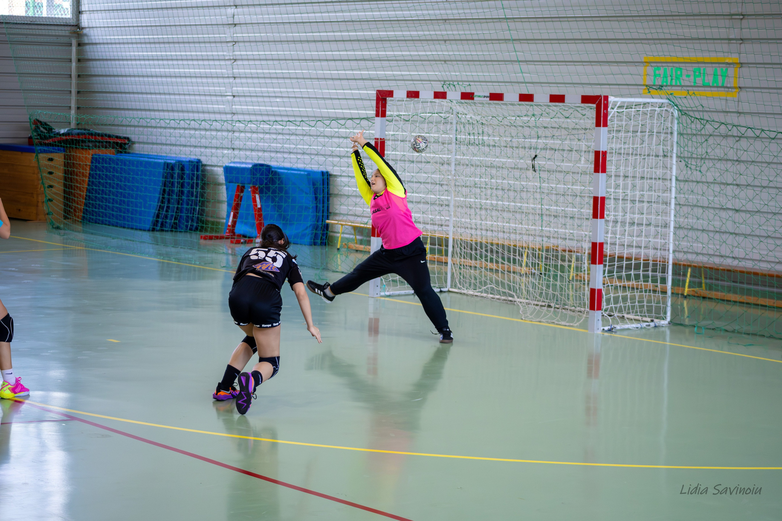 Handbal feminin J2/U17. Fotograf. Lucrez cu oameni, produse și spații. Portret și fotografie creativă. Bacău, România. Lidia Savinoiu