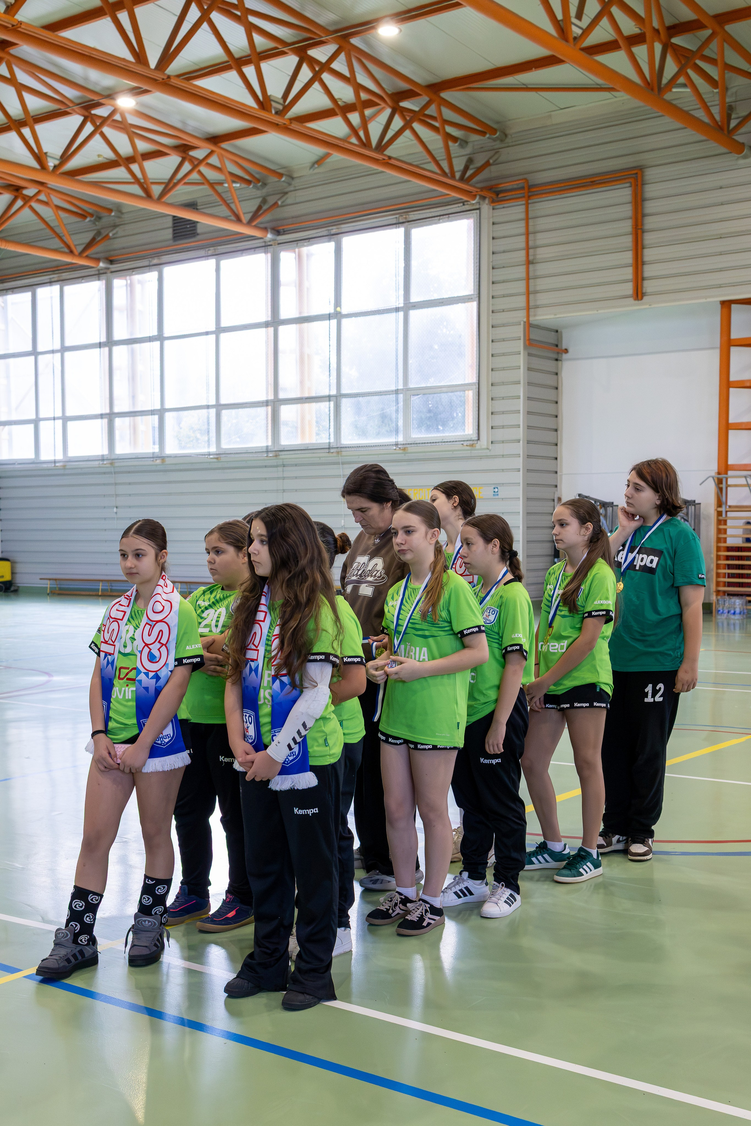 Meci handbal feminin U13 (J4) In memoriam Dantz Crisostom. Fotograf. Lucrez cu oameni, produse și spații. Portret și fotografie creativă. Bacău, România. Lidia Savinoiu