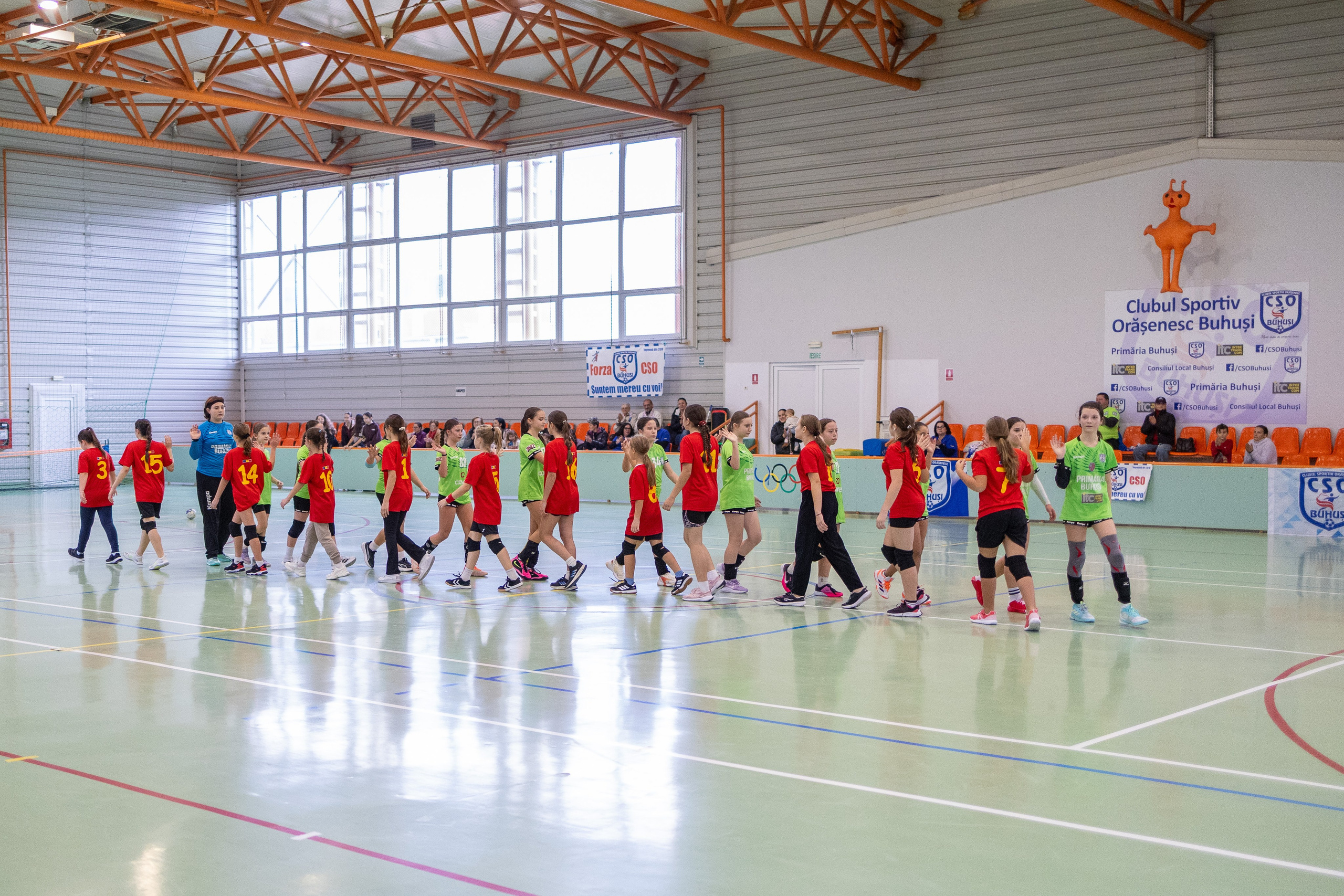 Meci handbal feminin U13 (J4) In memoriam Dantz Crisostom. Fotograf. Lucrez cu oameni, produse și spații. Portret și fotografie creativă. Bacău, România. Lidia Savinoiu
