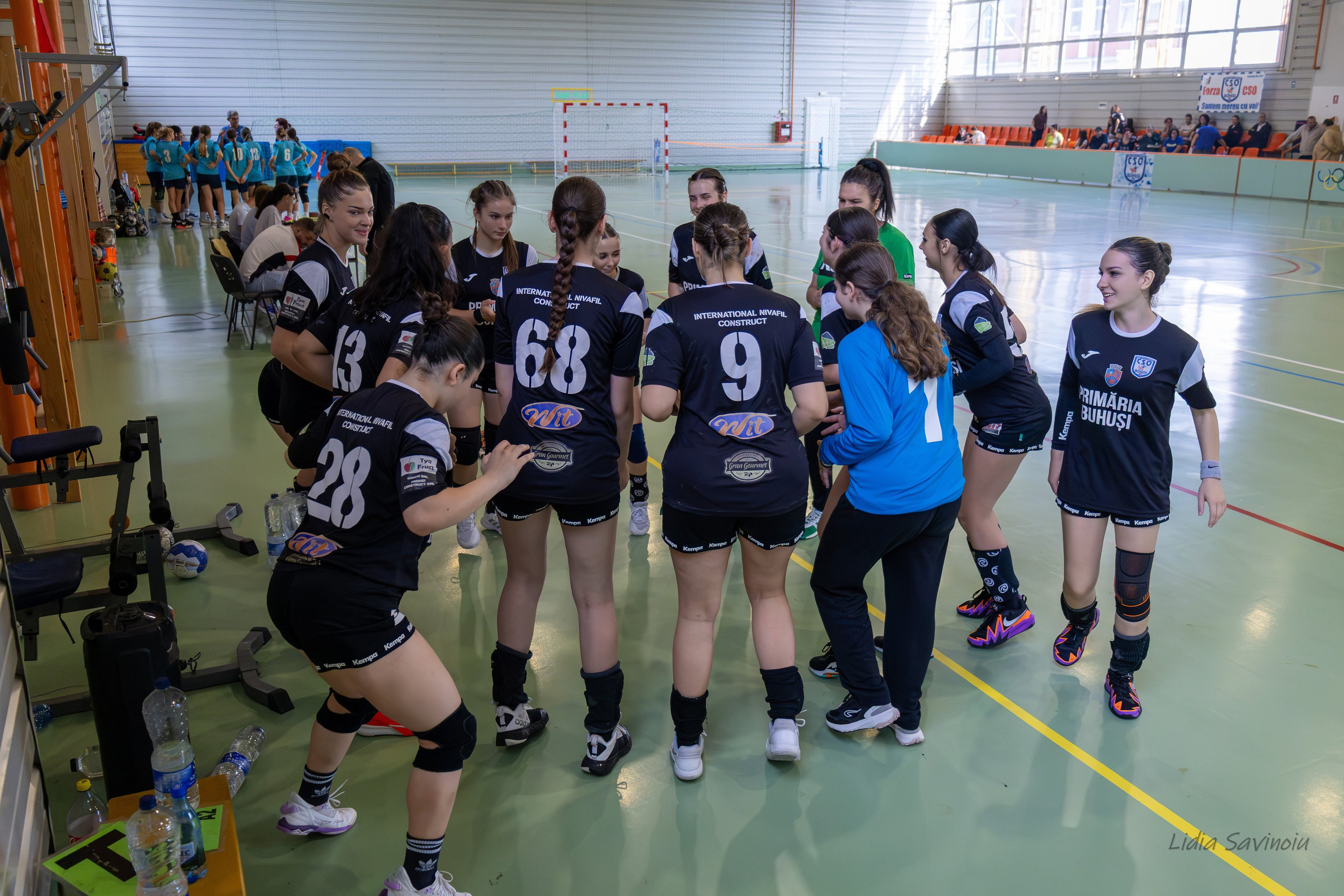 Handbal feminin J2/U17. Fotograf. Lucrez cu oameni, produse și spații. Portret și fotografie creativă. Bacău, România. Lidia Savinoiu