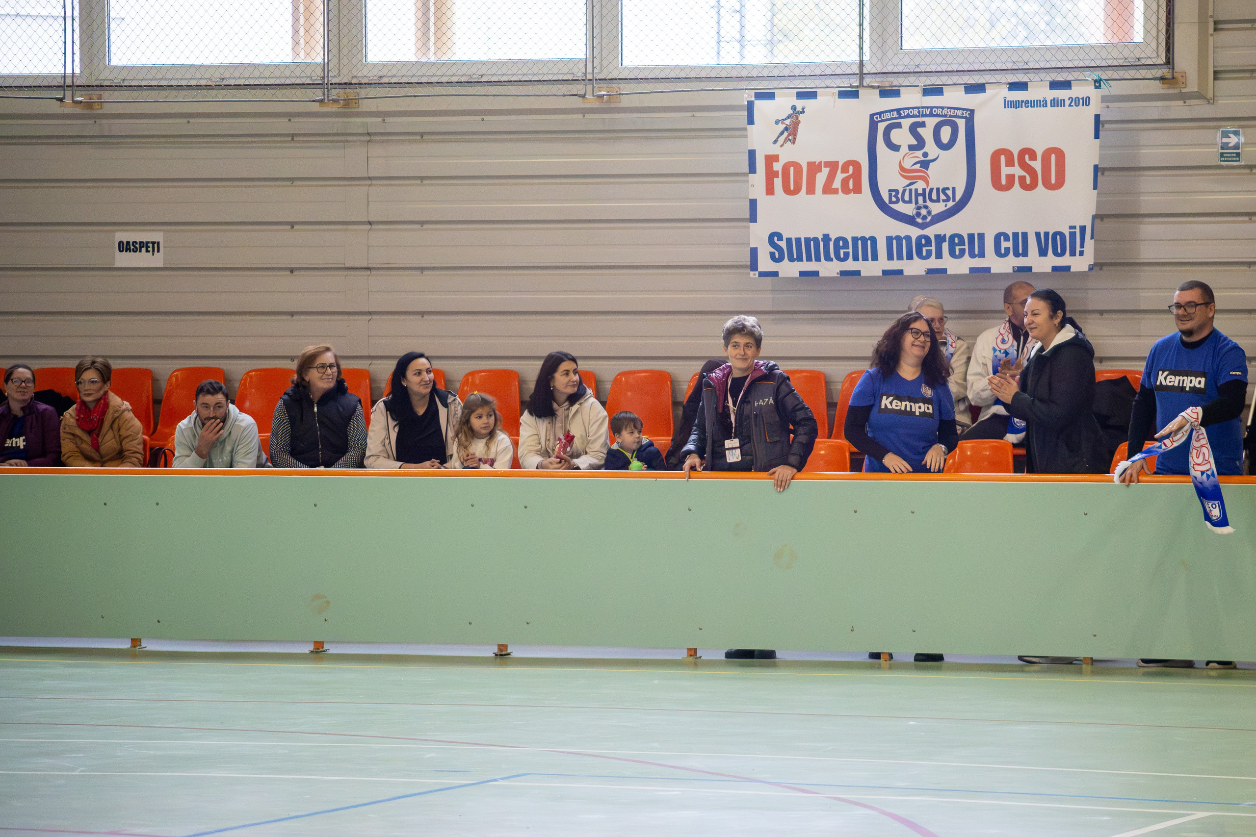 Meci handbal feminin U13 (J4) In memoriam Dantz Crisostom. Fotograf. Lucrez cu oameni, produse și spații. Portret și fotografie creativă. Bacău, România. Lidia Savinoiu