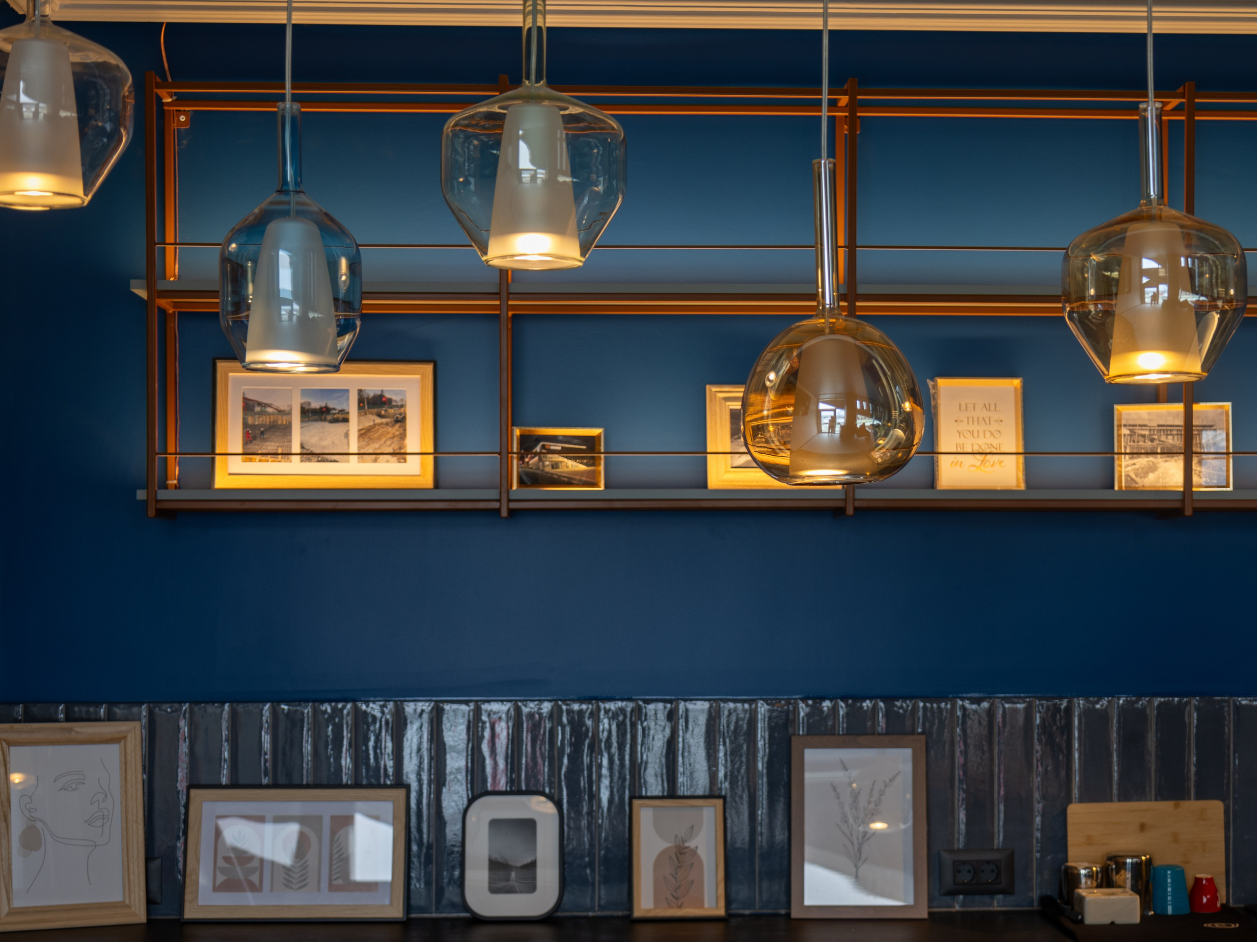 Cafenea “Monte Carlo” Buhuși. Fotograf. Lucrez cu oameni, produse și spații. Portret și fotografie creativă. Bacău, România. Lidia Savinoiu