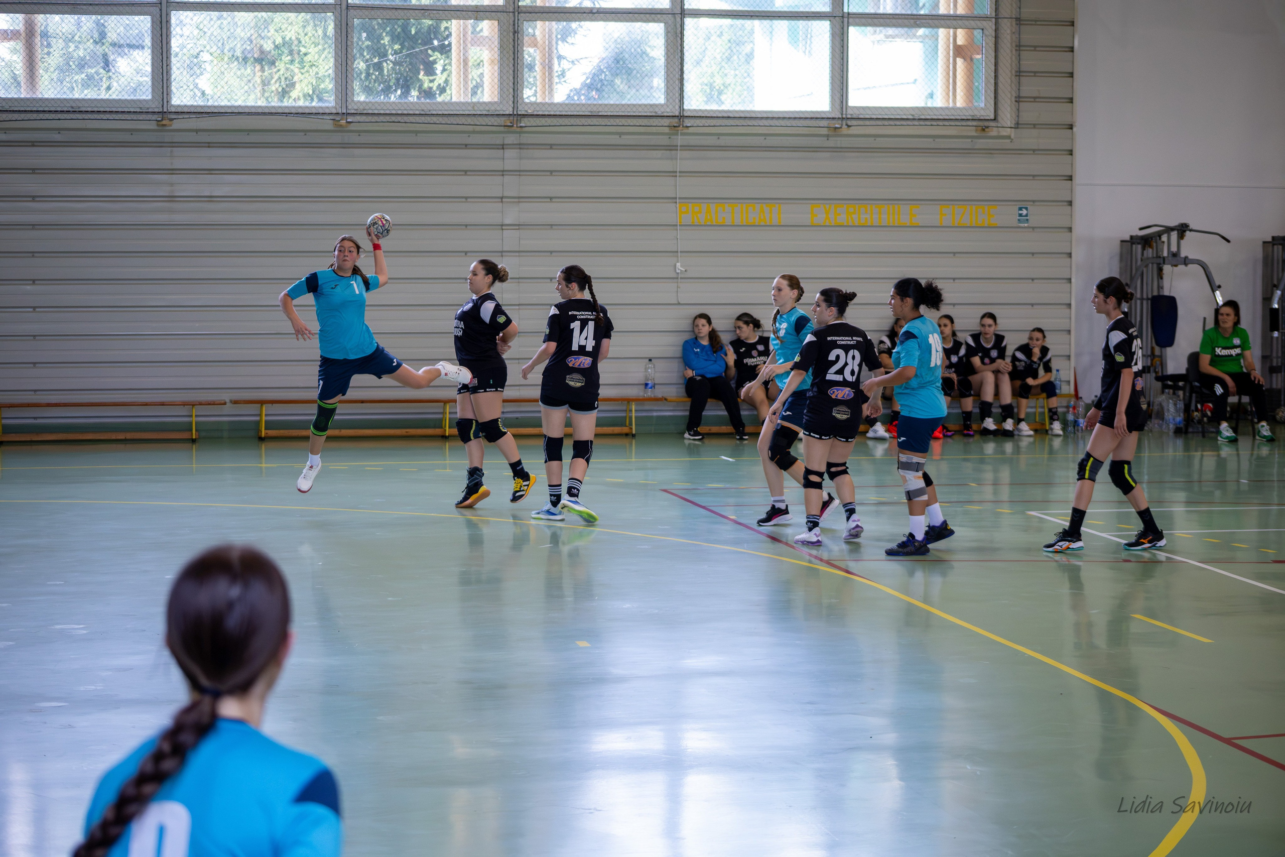 Handbal feminin J2/U17. Fotograf. Lucrez cu oameni, produse și spații. Portret și fotografie creativă. Bacău, România. Lidia Savinoiu