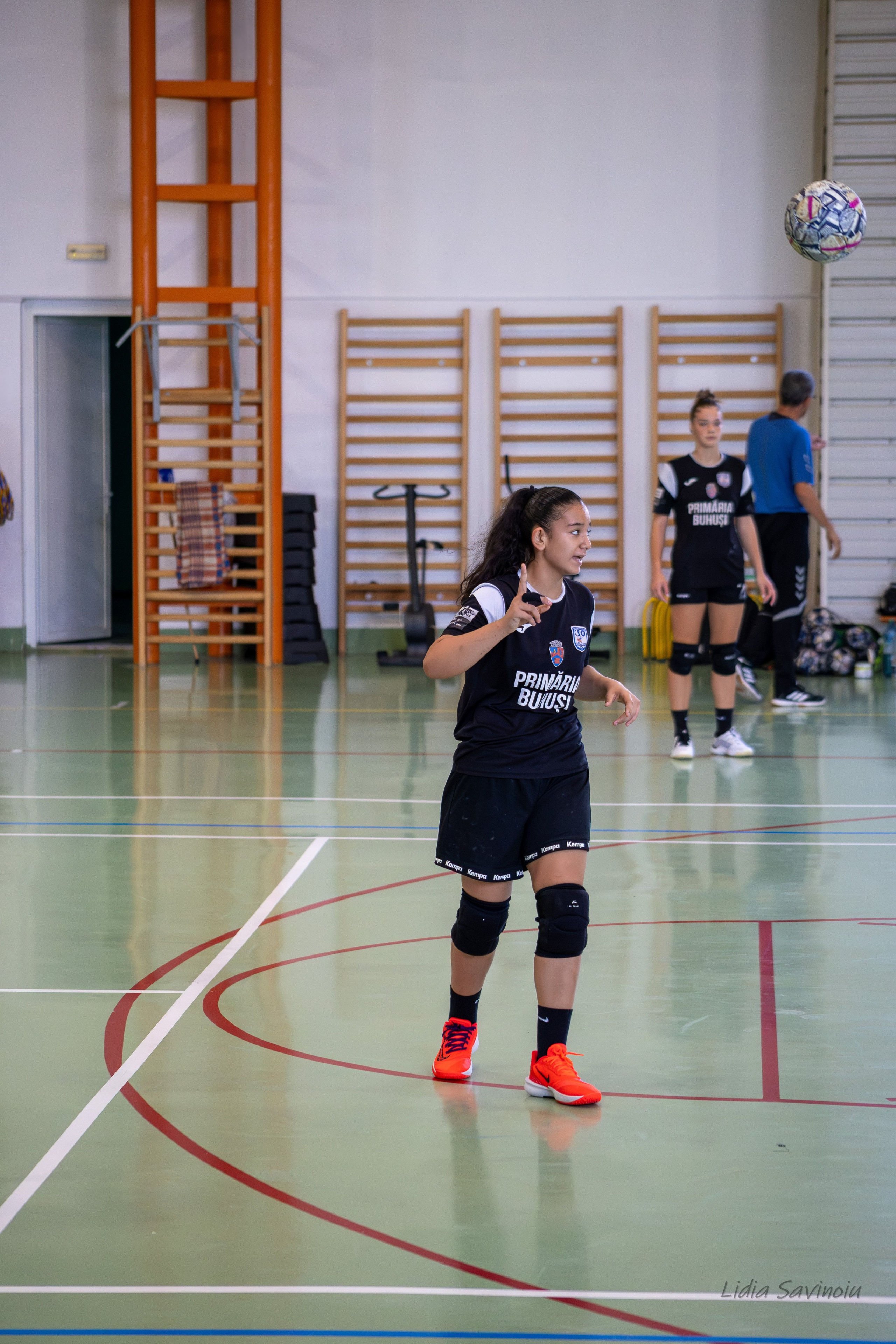 Handbal feminin J2/U17. Fotograf. Lucrez cu oameni, produse și spații. Portret și fotografie creativă. Bacău, România. Lidia Savinoiu