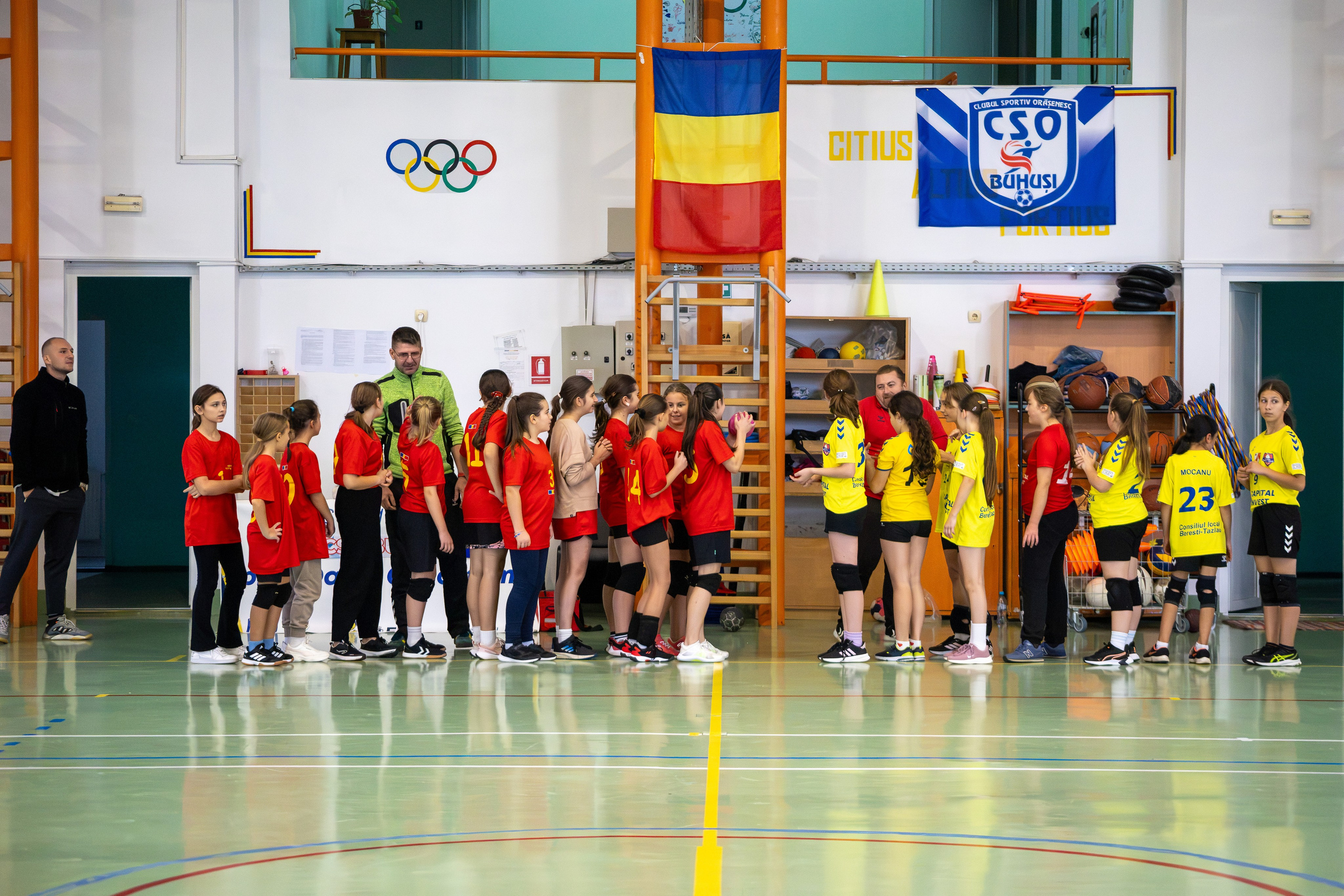 Meci handbal feminin U13 (J4) In memoriam Dantz Crisostom. Fotograf. Lucrez cu oameni, produse și spații. Portret și fotografie creativă. Bacău, România. Lidia Savinoiu