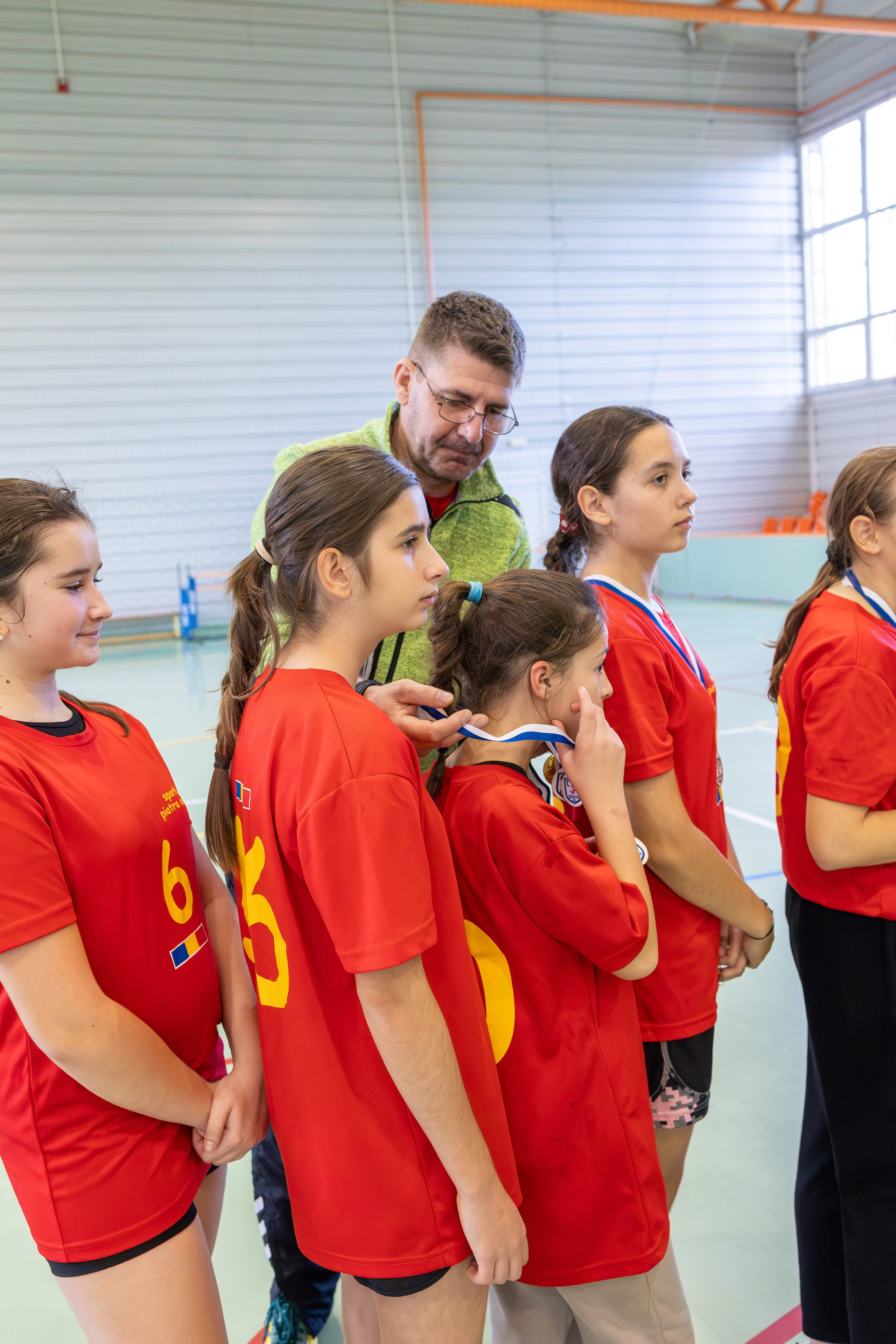 Meci handbal feminin U13 (J4) In memoriam Dantz Crisostom. Fotograf. Lucrez cu oameni, produse și spații. Portret și fotografie creativă. Bacău, România. Lidia Savinoiu