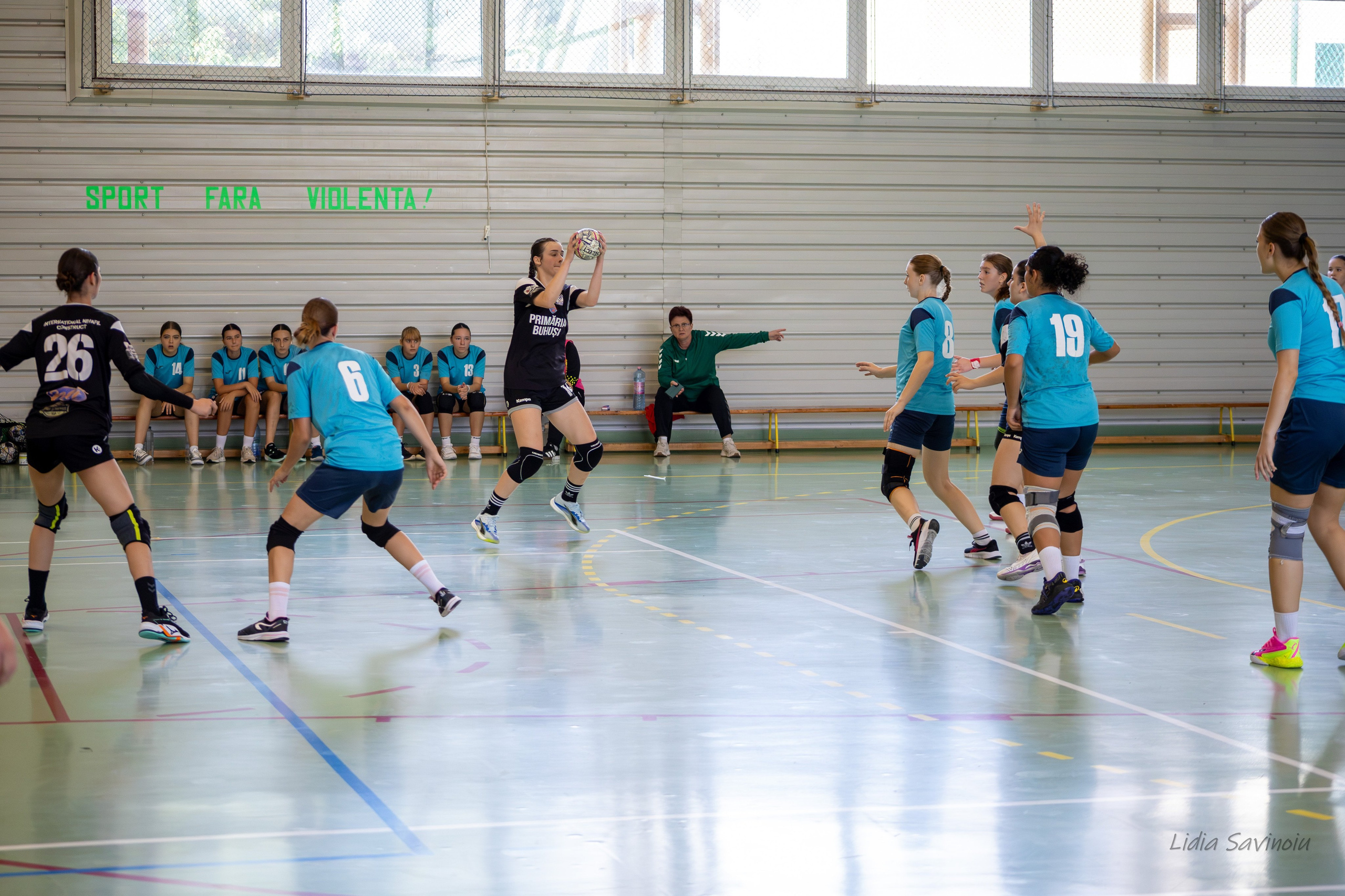 Handbal feminin J2/U17. Fotograf. Lucrez cu oameni, produse și spații. Portret și fotografie creativă. Bacău, România. Lidia Savinoiu