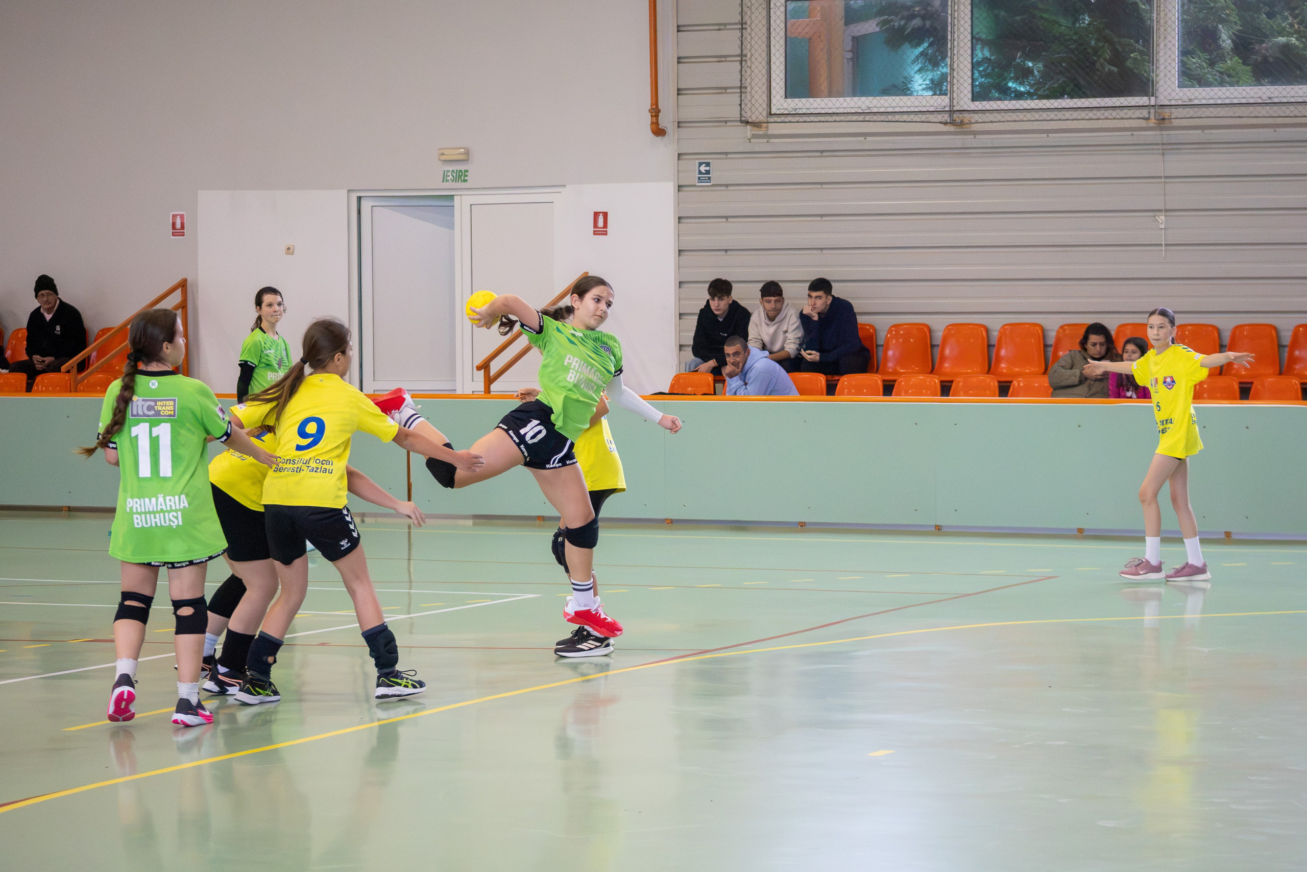 Meci handbal feminin U13 (J4) In memoriam Dantz Crisostom. Fotograf. Lucrez cu oameni, produse și spații. Portret și fotografie creativă. Bacău, România. Lidia Savinoiu