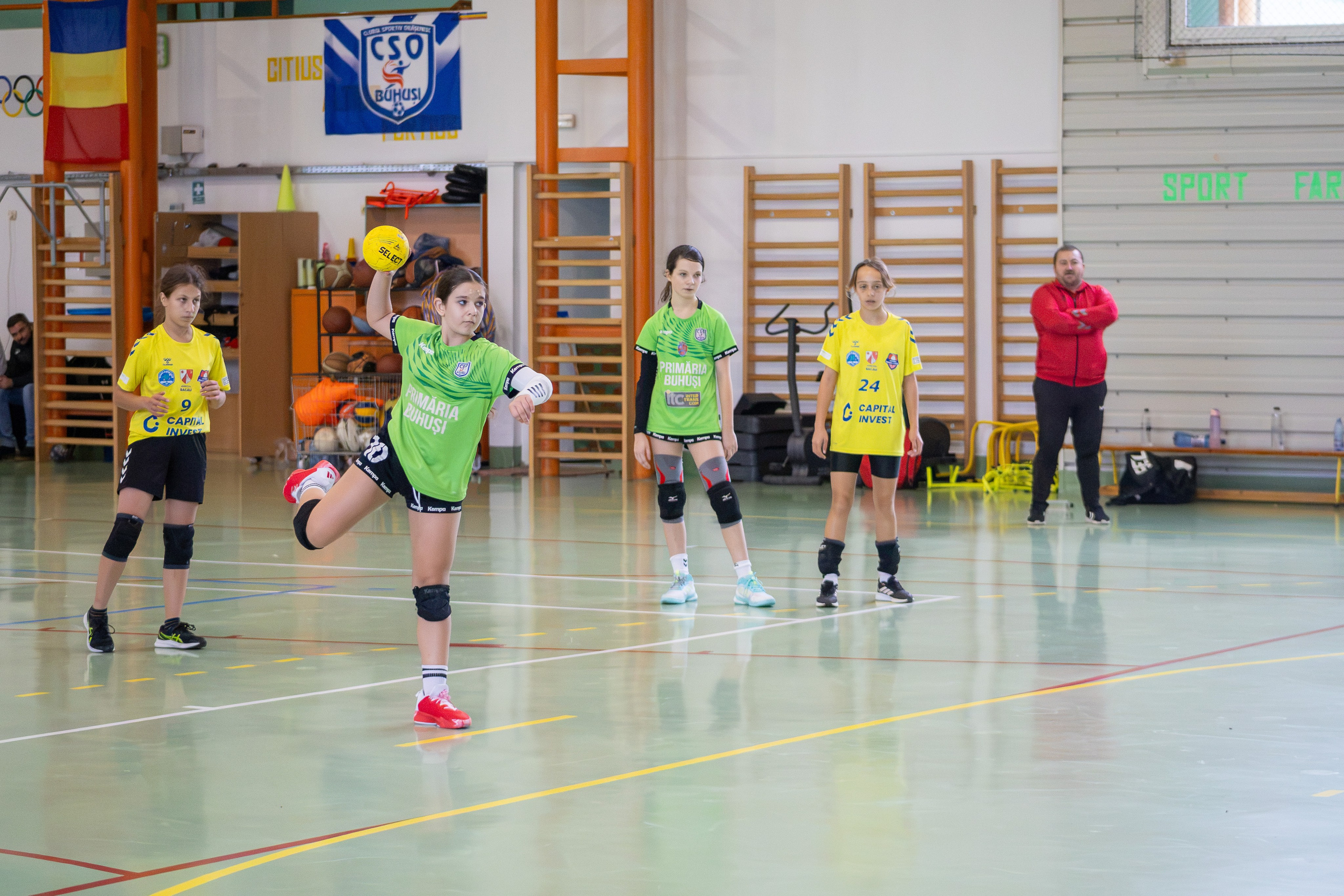 Meci handbal feminin U13 (J4) In memoriam Dantz Crisostom. Fotograf. Lucrez cu oameni, produse și spații. Portret și fotografie creativă. Bacău, România. Lidia Savinoiu