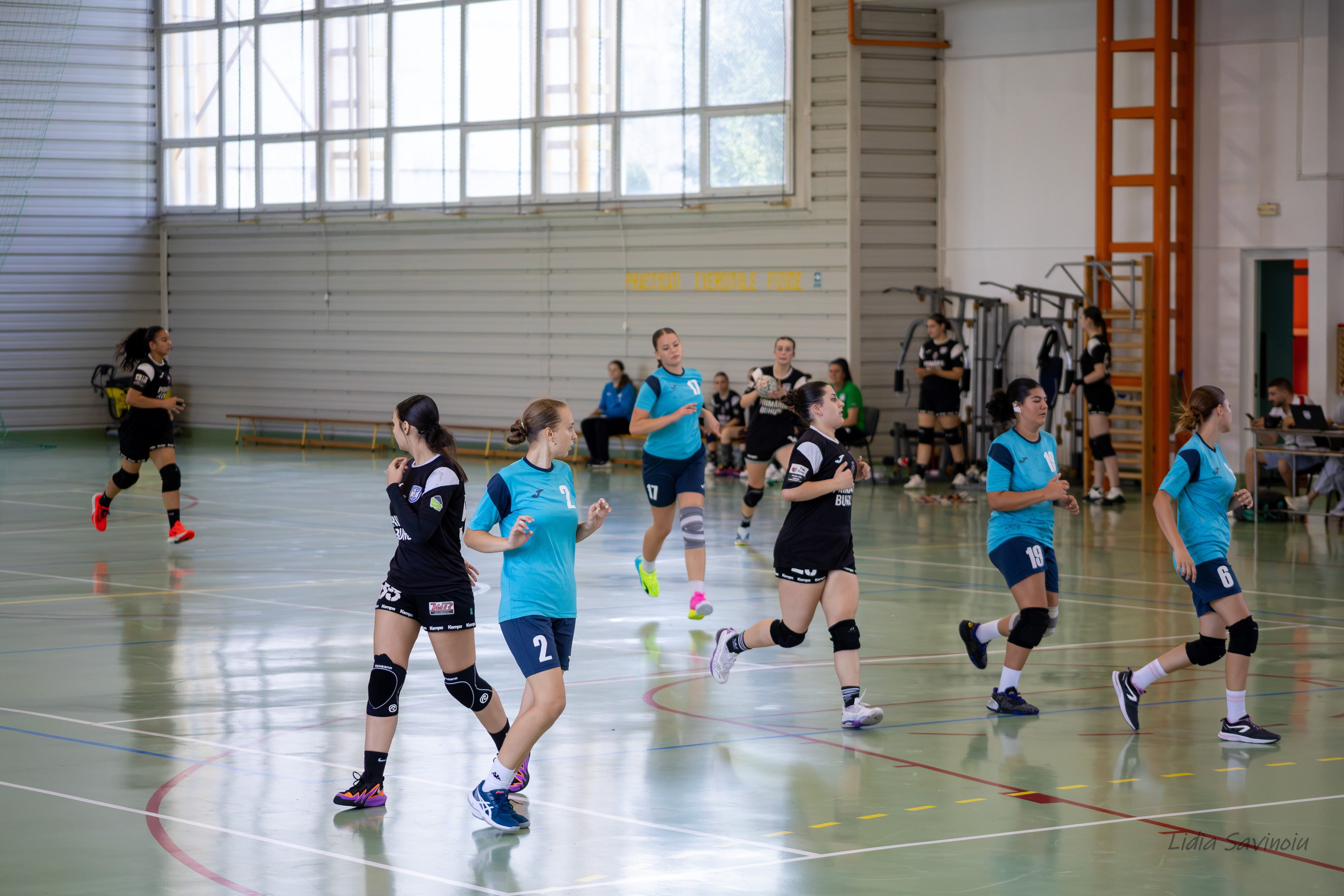 Handbal feminin J2/U17. Fotograf. Lucrez cu oameni, produse și spații. Portret și fotografie creativă. Bacău, România. Lidia Savinoiu