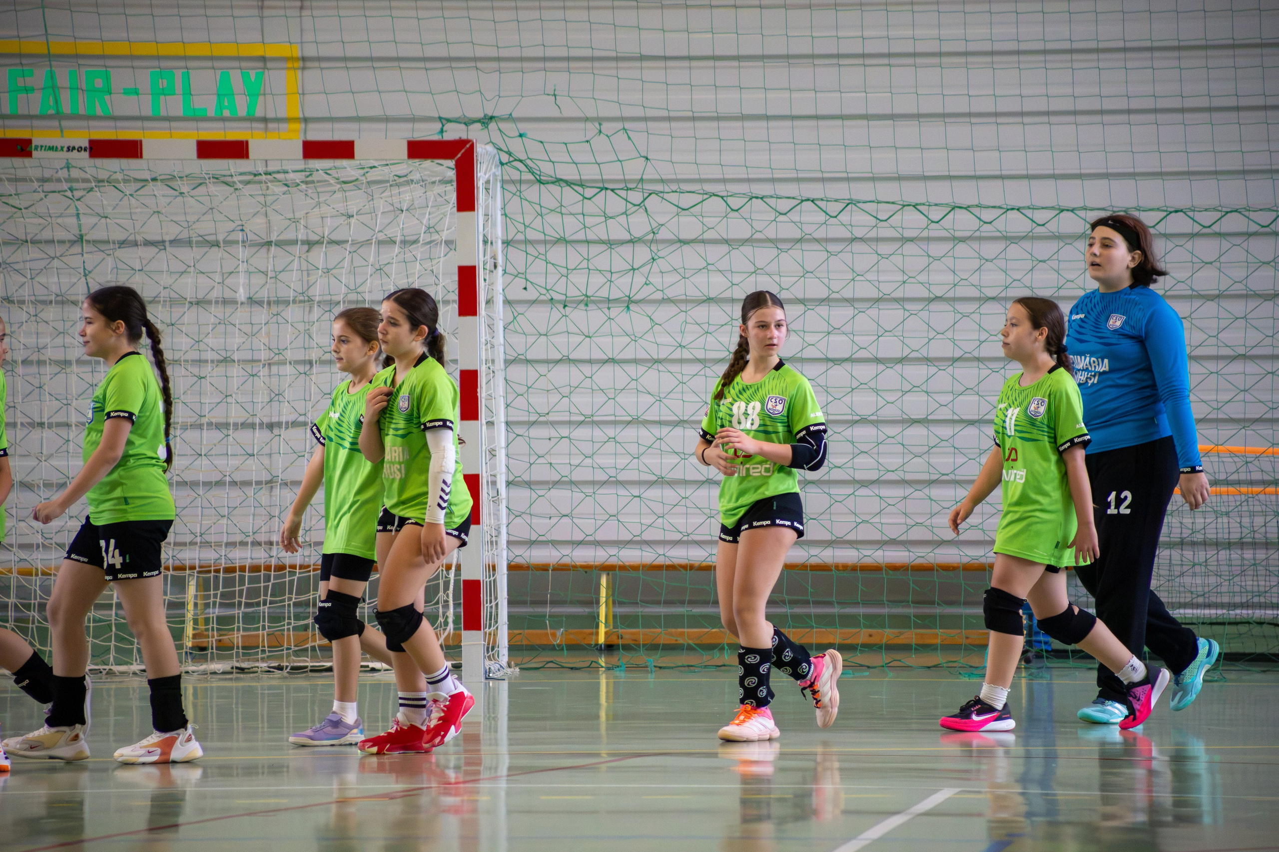 Meci handbal feminin U13 (J4) In memoriam Dantz Crisostom. Fotograf. Lucrez cu oameni, produse și spații. Portret și fotografie creativă. Bacău, România. Lidia Savinoiu