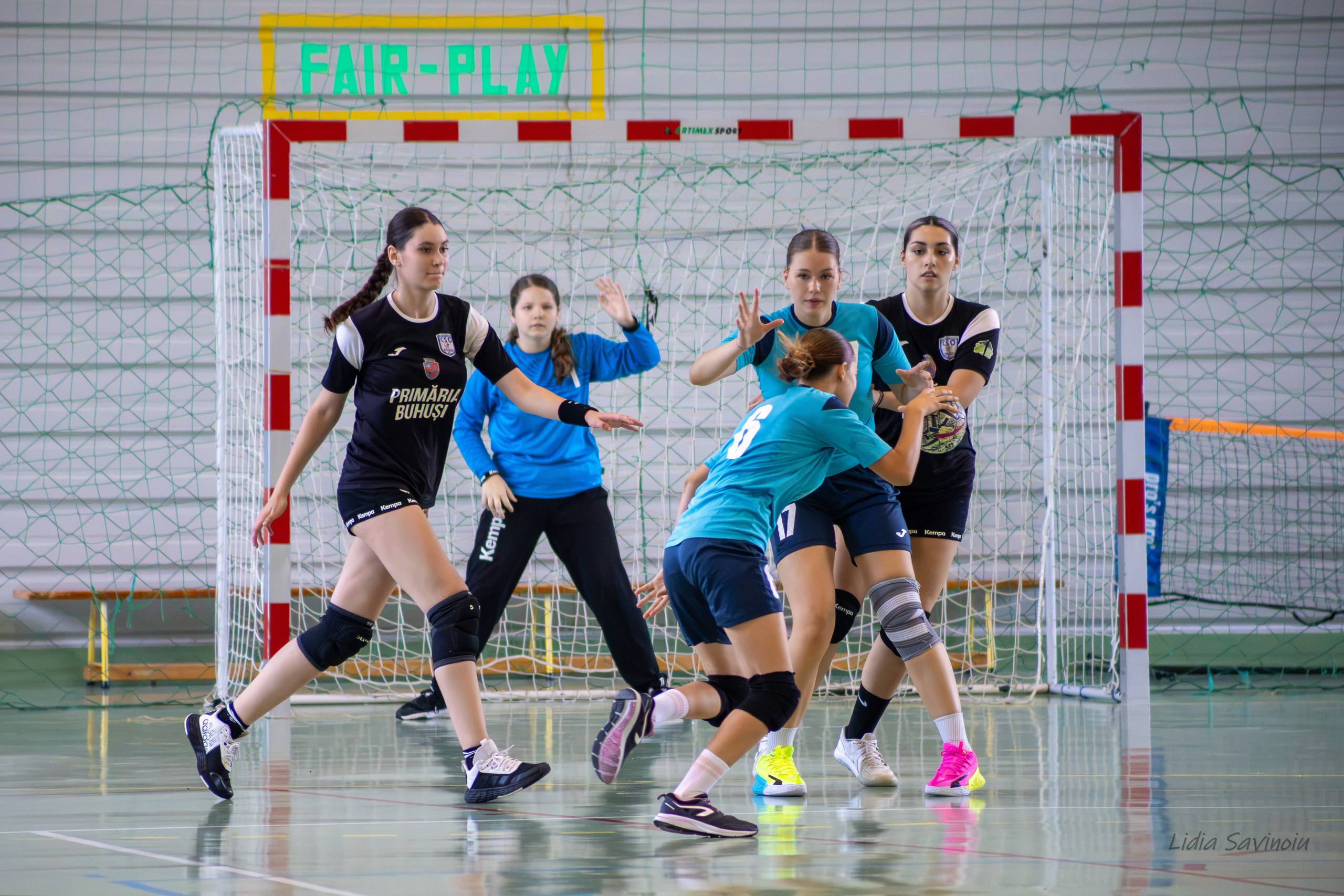 Handbal feminin J2/U17. Fotograf. Lucrez cu oameni, produse și spații. Portret și fotografie creativă. Bacău, România. Lidia Savinoiu