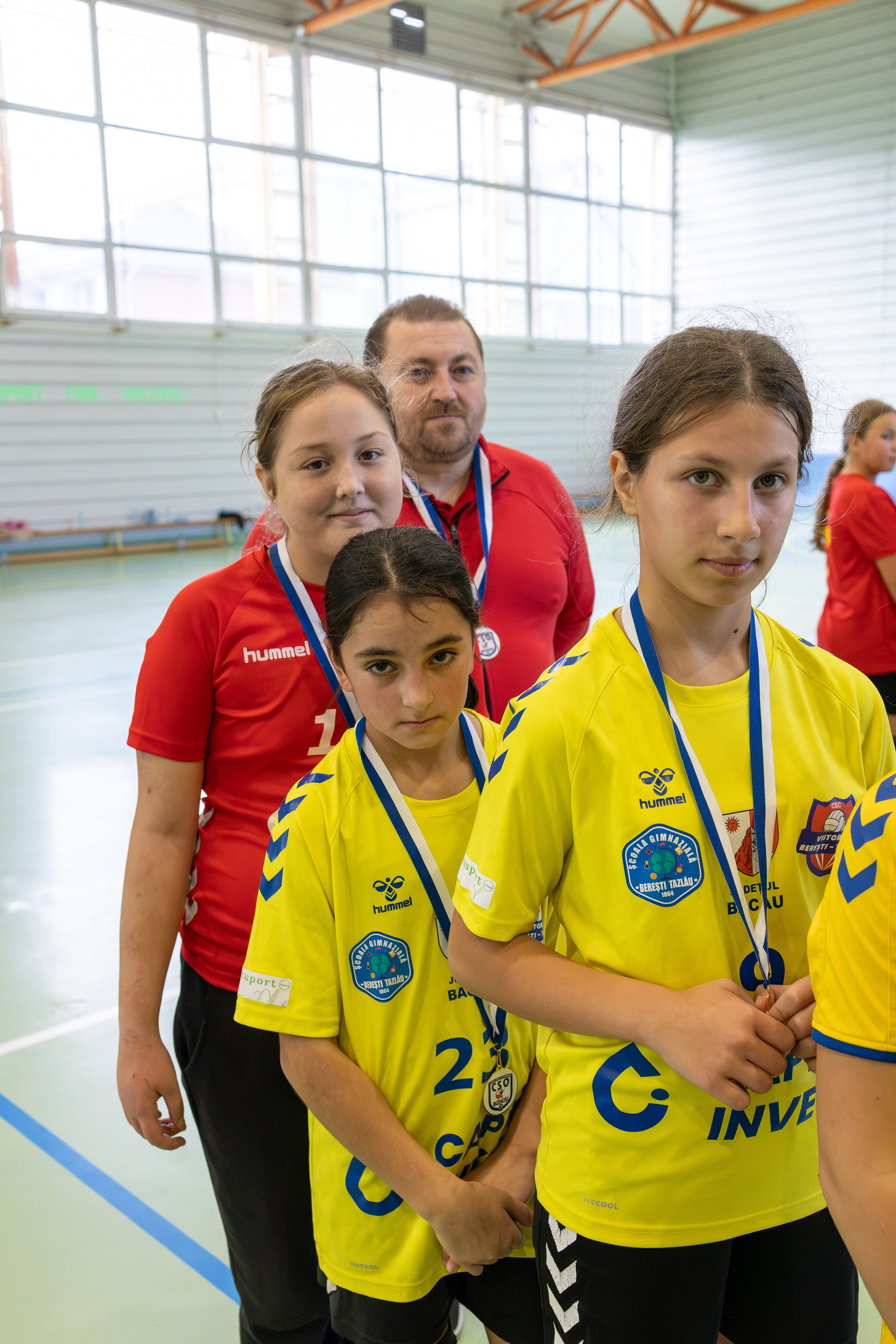 Meci handbal feminin U13 (J4) In memoriam Dantz Crisostom. Fotograf. Lucrez cu oameni, produse și spații. Portret și fotografie creativă. Bacău, România. Lidia Savinoiu