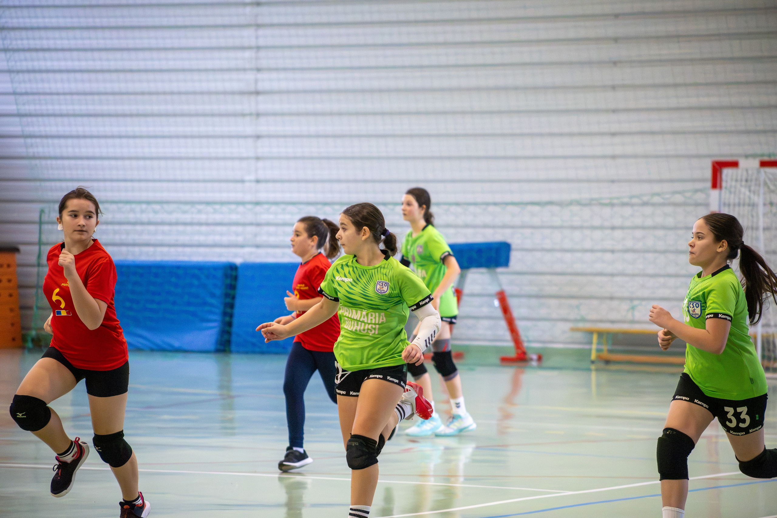 Meci handbal feminin U13 (J4) In memoriam Dantz Crisostom. Fotograf. Lucrez cu oameni, produse și spații. Portret și fotografie creativă. Bacău, România. Lidia Savinoiu