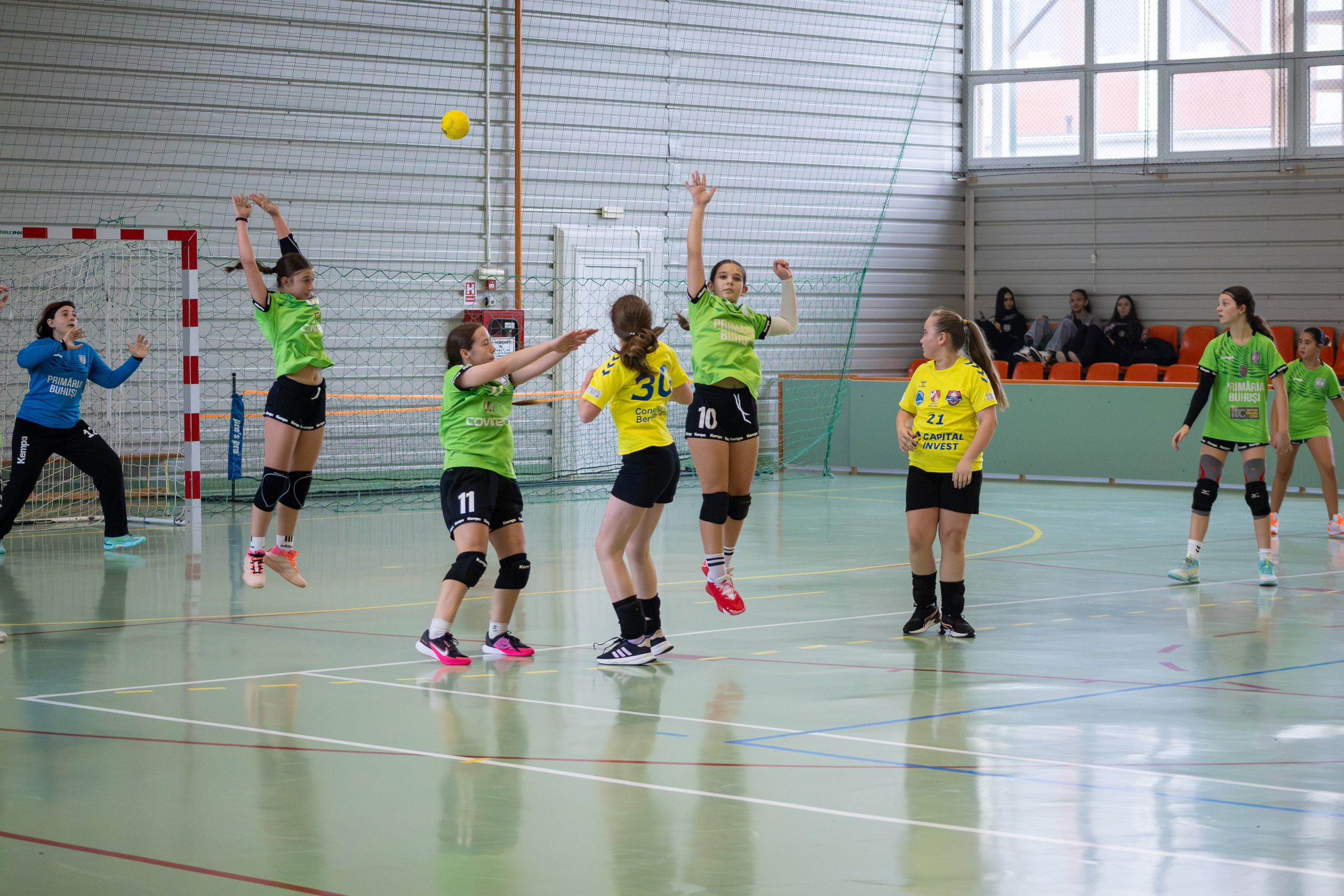 Meci handbal feminin U13 (J4) In memoriam Dantz Crisostom. Fotograf. Lucrez cu oameni, produse și spații. Portret și fotografie creativă. Bacău, România. Lidia Savinoiu