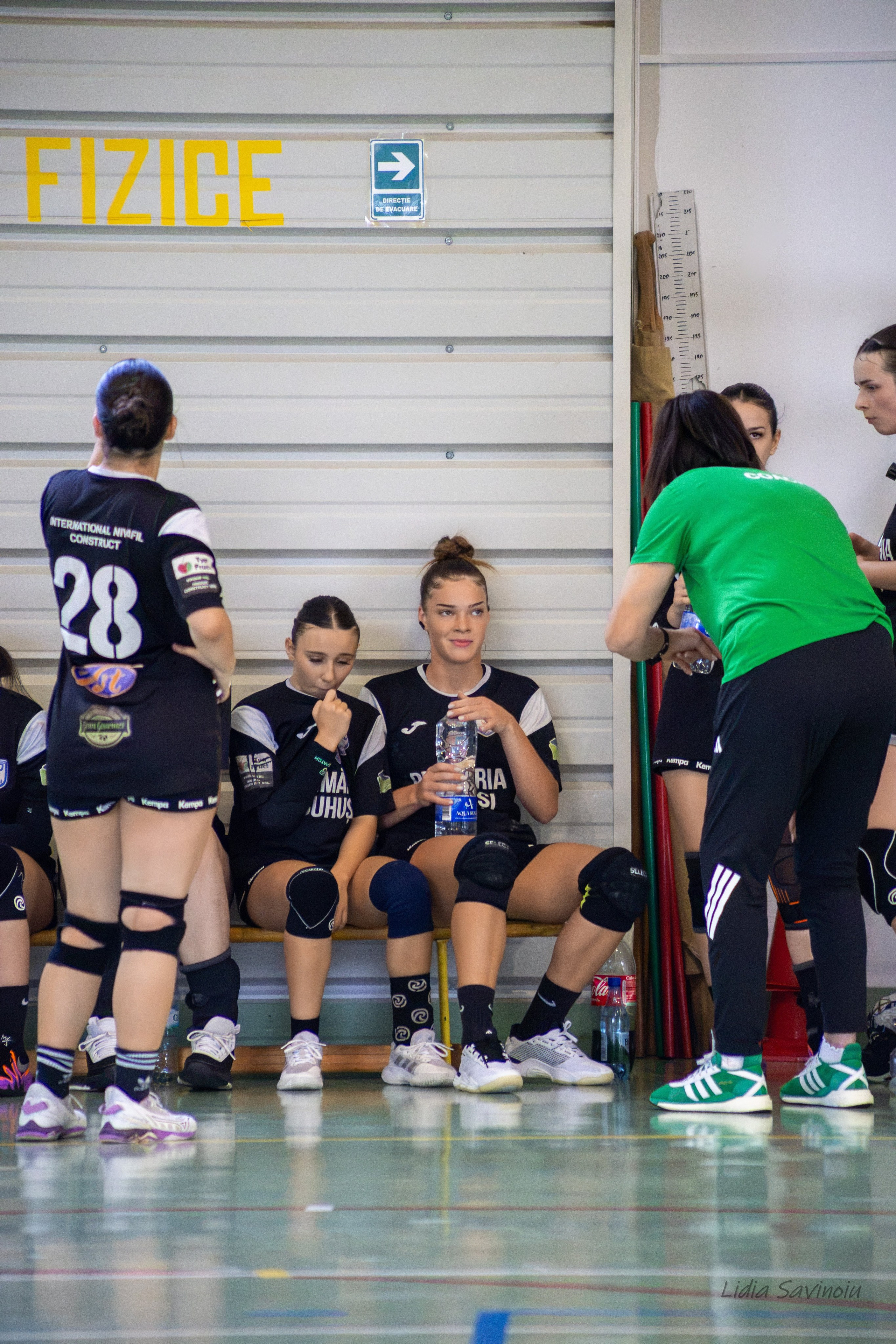 Handbal feminin J2/U17. Fotograf. Lucrez cu oameni, produse și spații. Portret și fotografie creativă. Bacău, România. Lidia Savinoiu