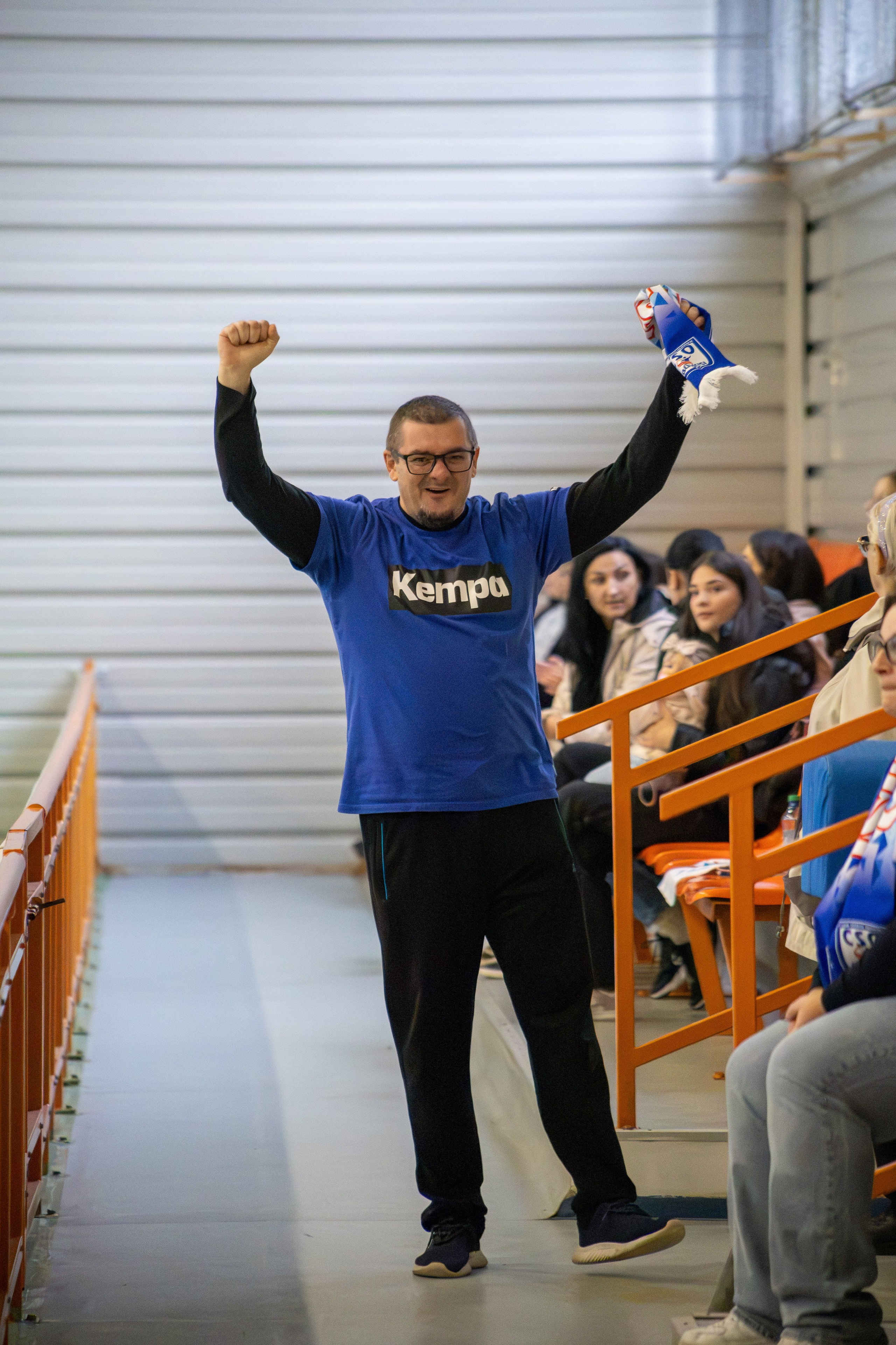 Meci handbal feminin U13 (J4) In memoriam Dantz Crisostom. Fotograf. Lucrez cu oameni, produse și spații. Portret și fotografie creativă. Bacău, România. Lidia Savinoiu