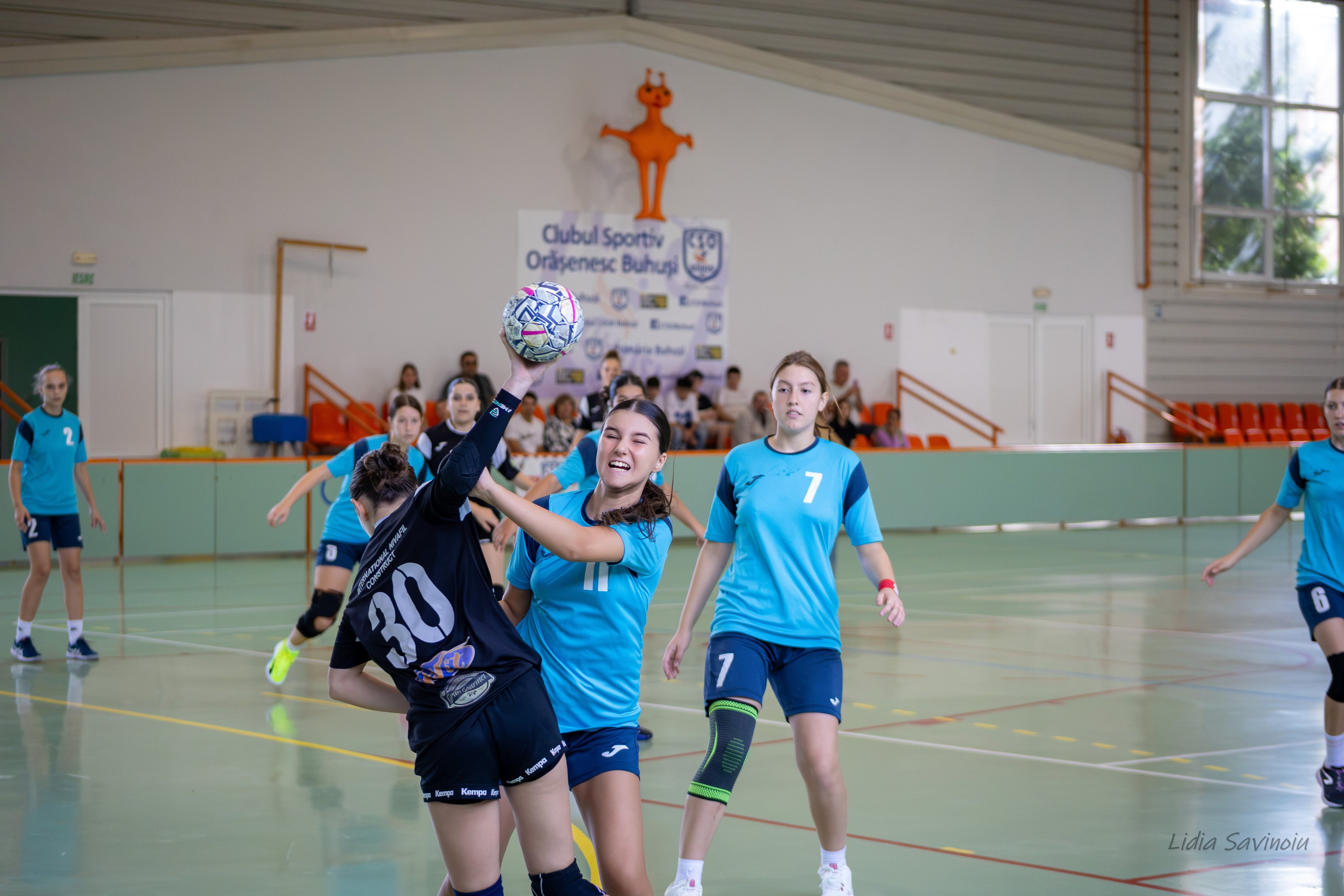 Handbal feminin J2/U17. Fotograf. Lucrez cu oameni, produse și spații. Portret și fotografie creativă. Bacău, România. Lidia Savinoiu