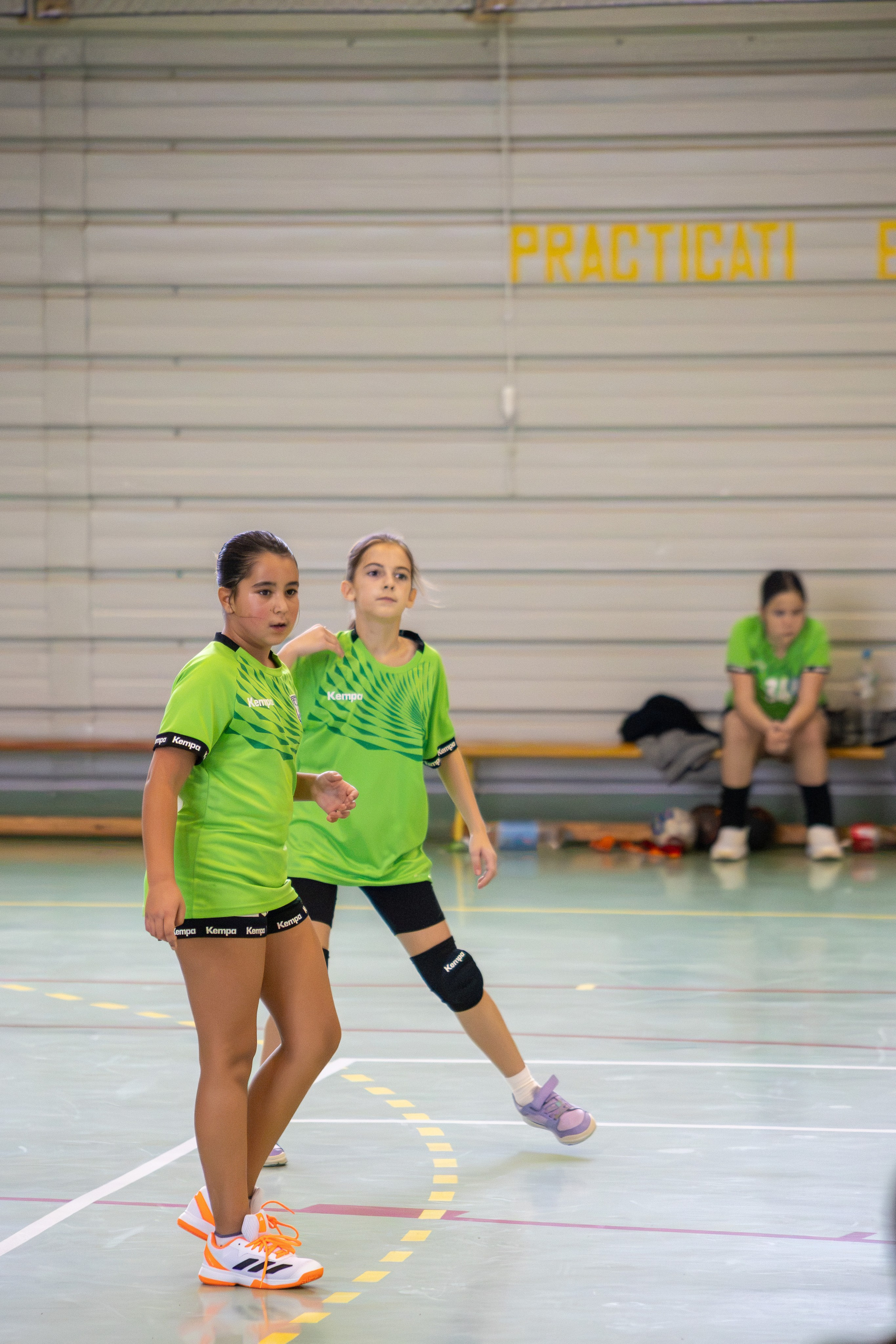 Meci handbal feminin U13 (J4) In memoriam Dantz Crisostom. Fotograf. Lucrez cu oameni, produse și spații. Portret și fotografie creativă. Bacău, România. Lidia Savinoiu