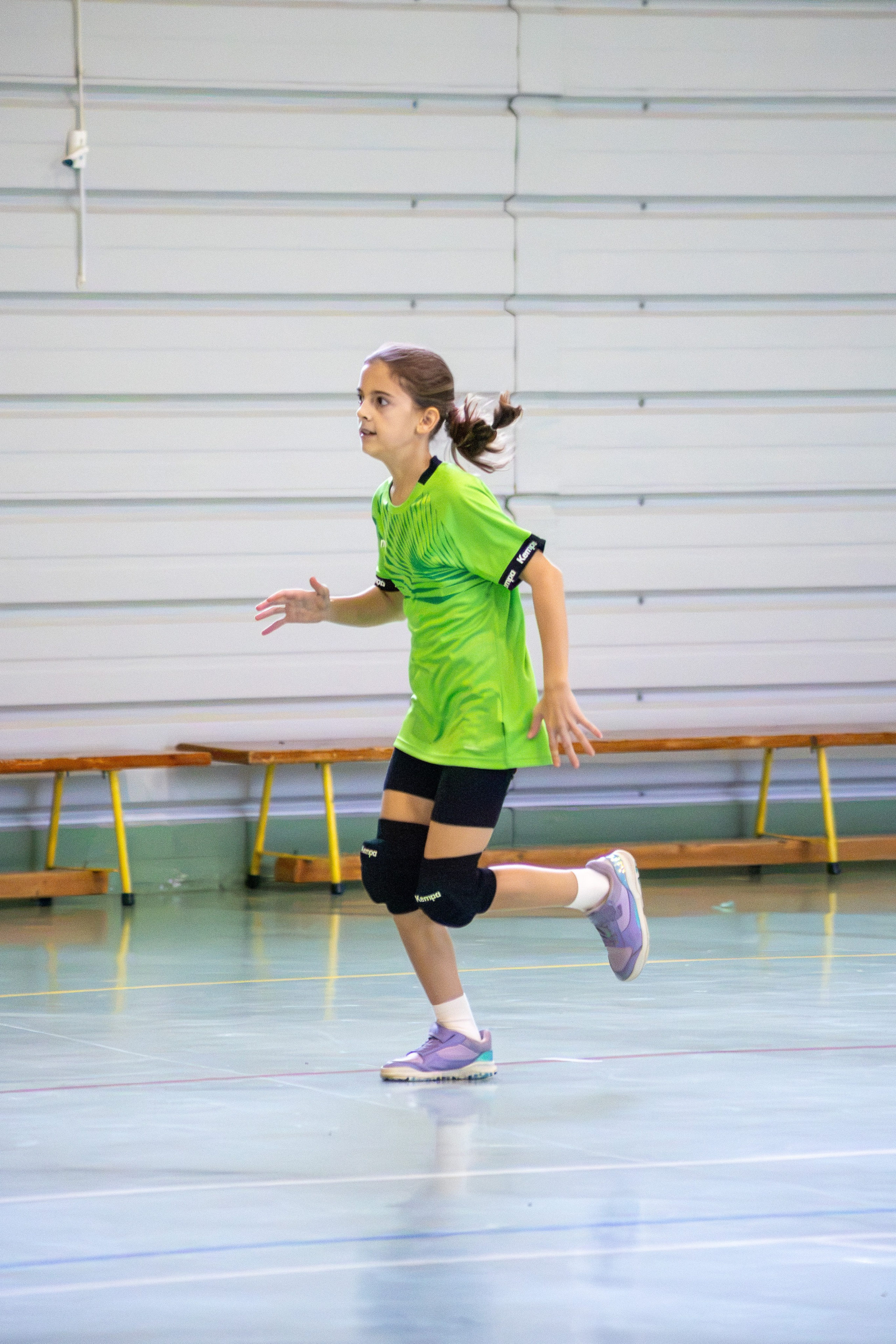 Meci handbal feminin U13 (J4) In memoriam Dantz Crisostom. Fotograf. Lucrez cu oameni, produse și spații. Portret și fotografie creativă. Bacău, România. Lidia Savinoiu