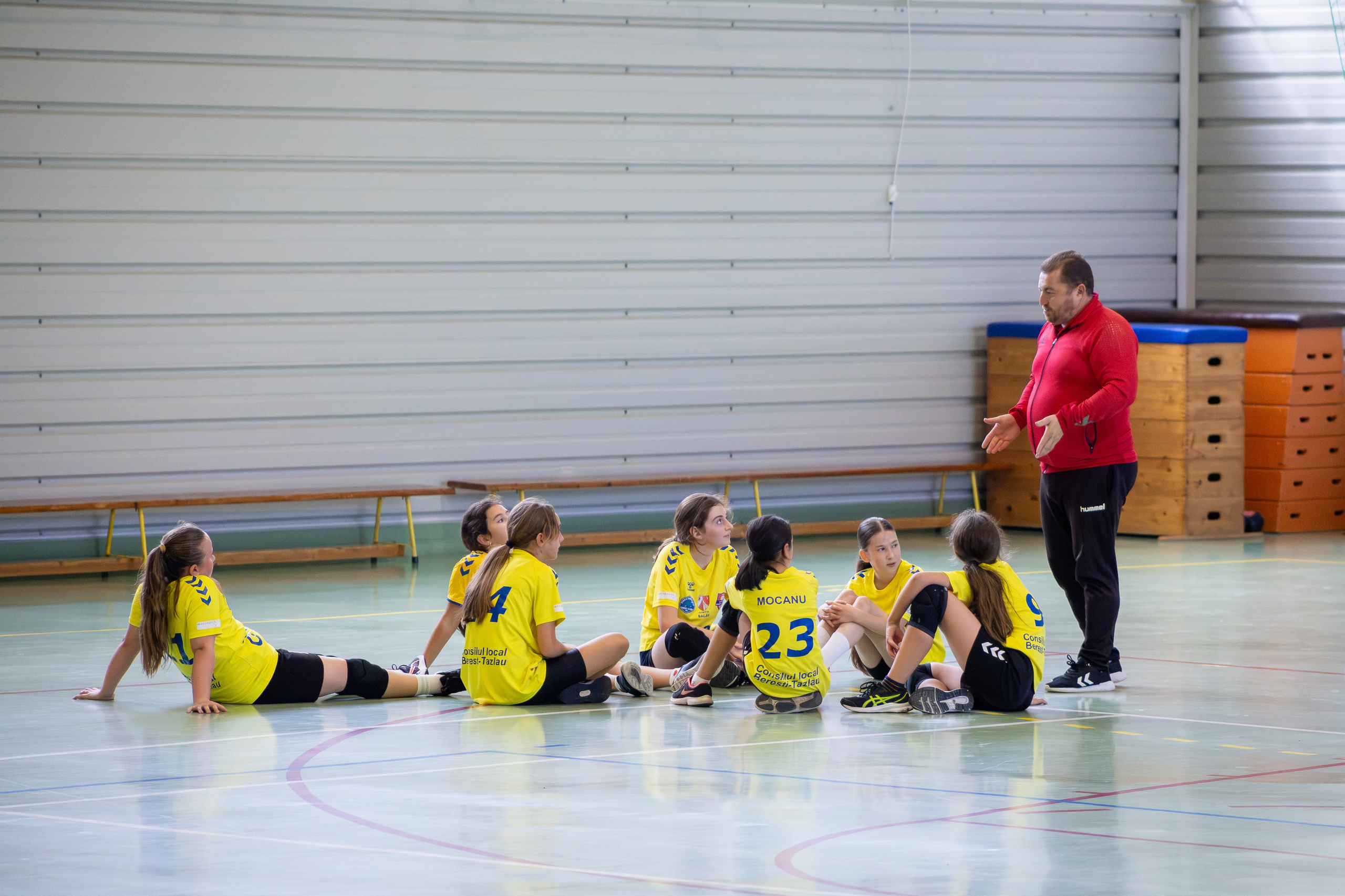Meci handbal feminin U13 (J4) In memoriam Dantz Crisostom. Fotograf. Lucrez cu oameni, produse și spații. Portret și fotografie creativă. Bacău, România. Lidia Savinoiu